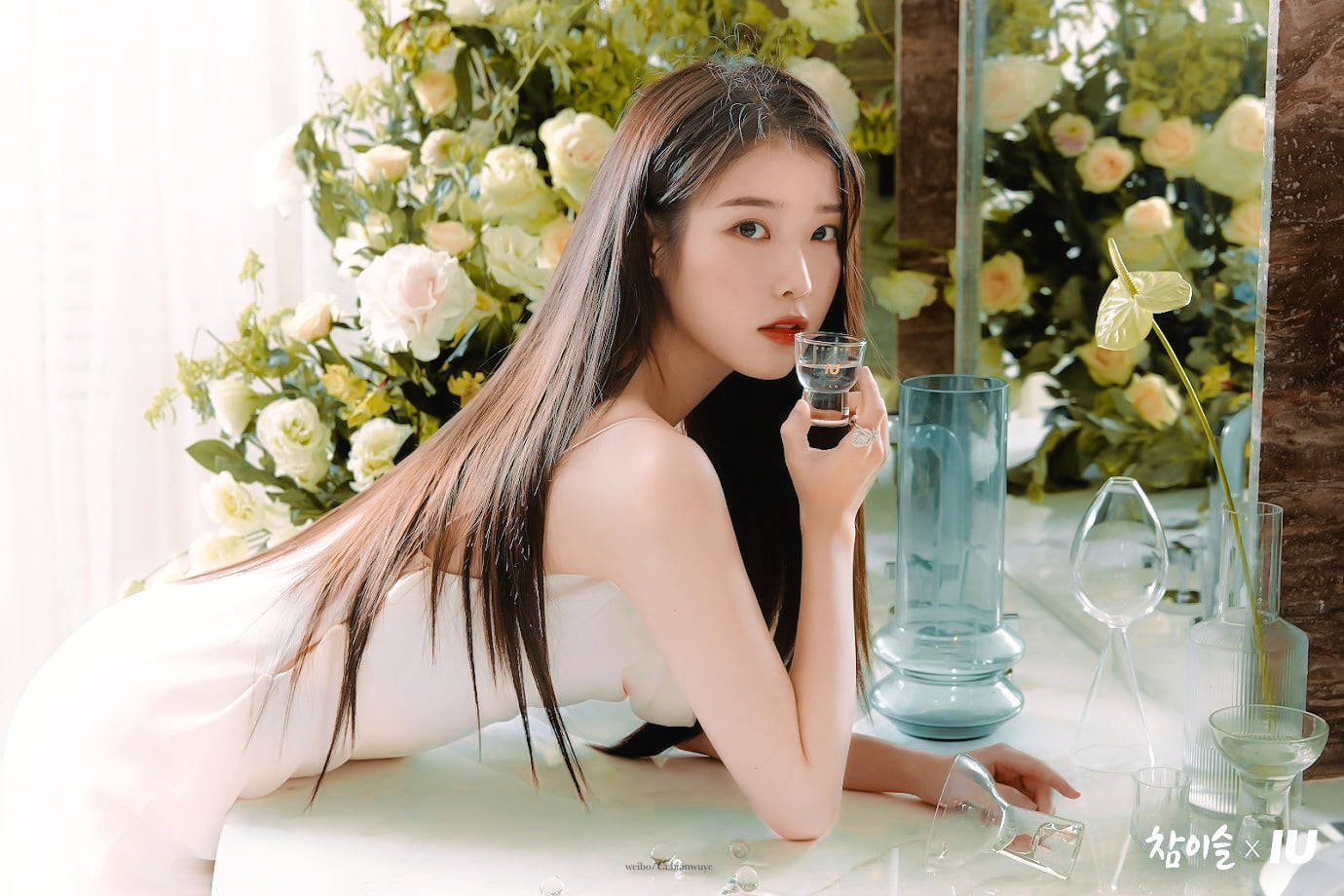 IU для журналу Vogue Korea Шпалери