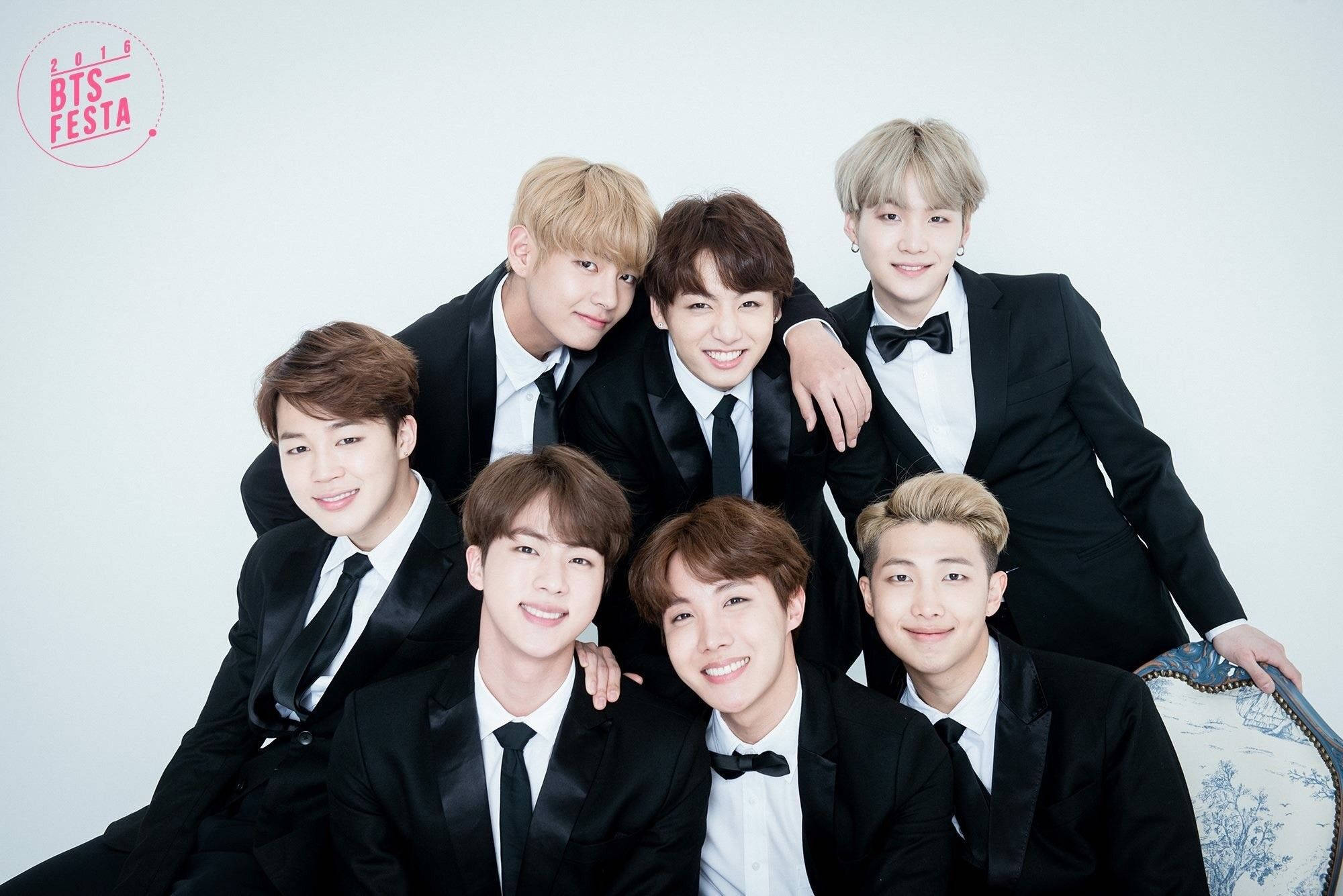 Всесвітньо відомий K-pop бой-бенд BTS Шпалери