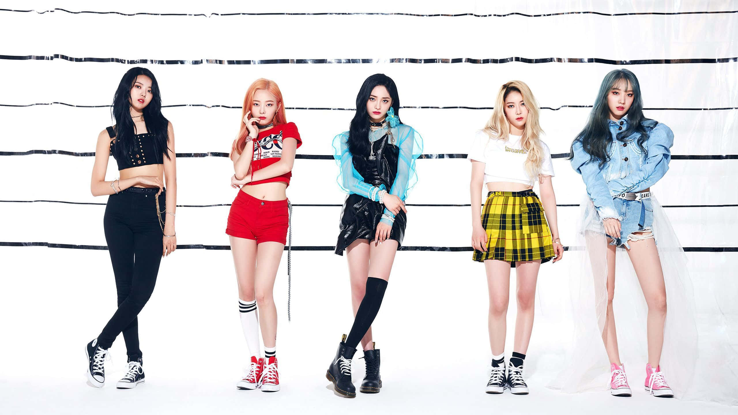 Заворожливий виступ Kpop-гурту на сцені Шпалери