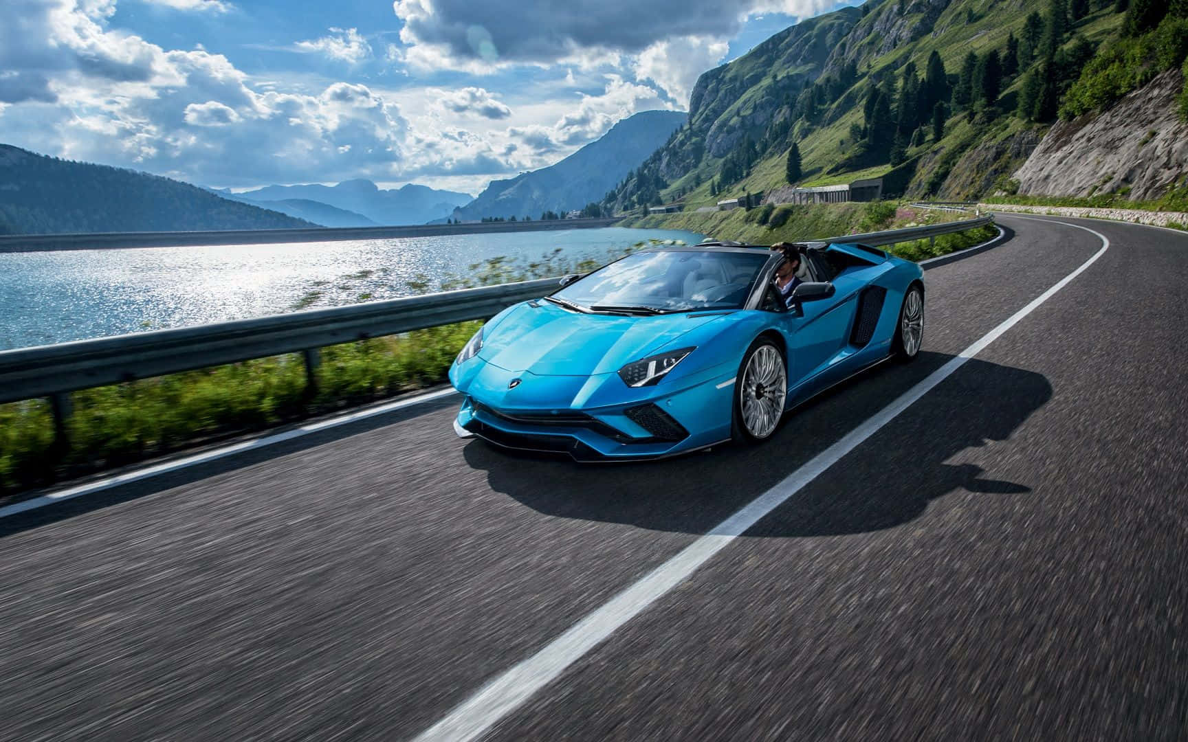 Спортивний світло-блакитний Lamborghini Aventador Шпалери