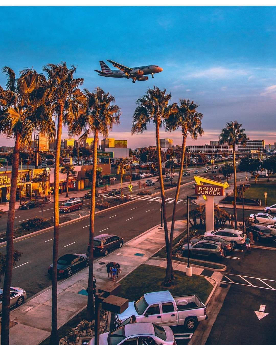 Захід сонця над міжнародним аеропортом Лос-Анджелеса (LAX) Шпалери