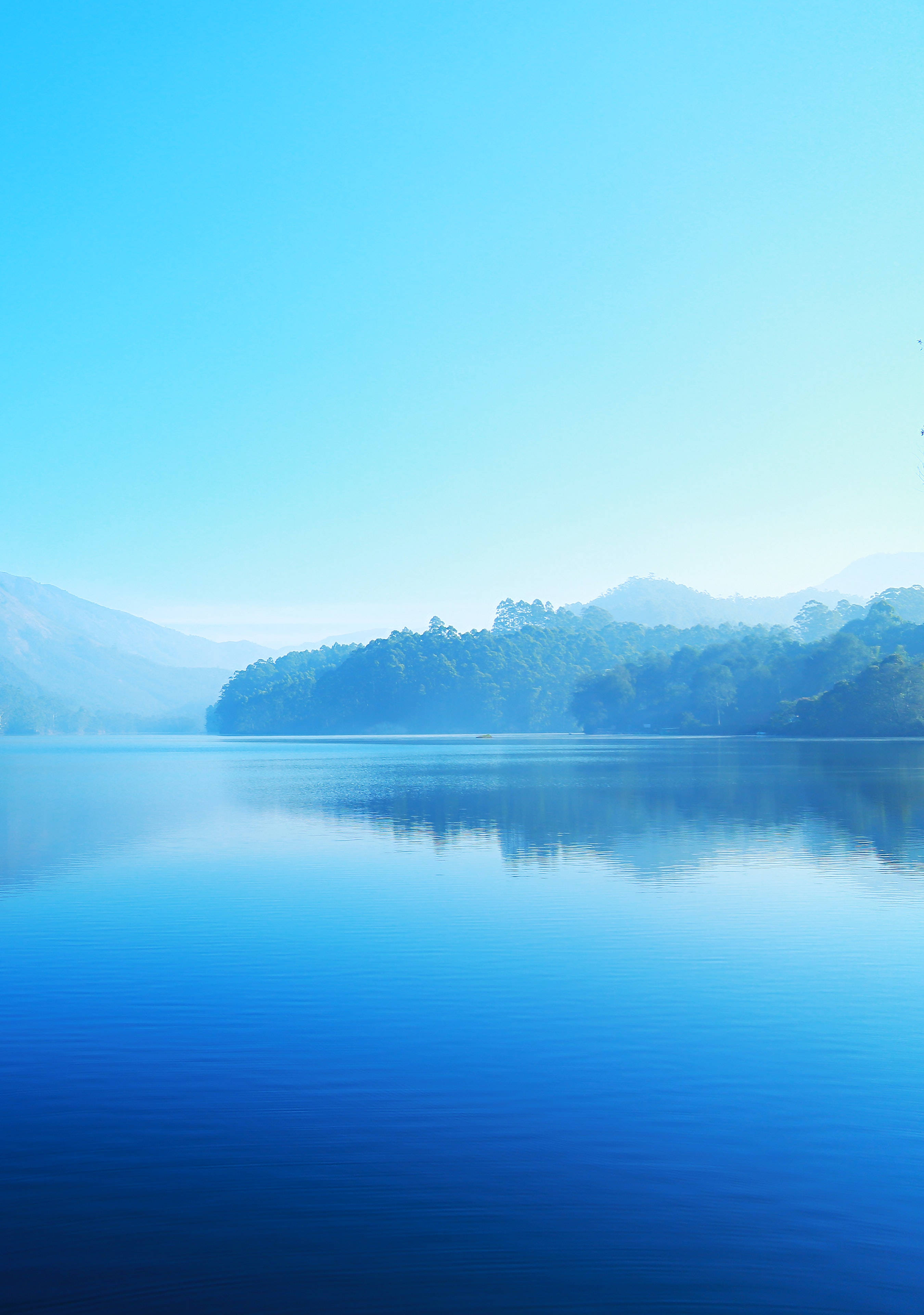 Light Blue Aesthetic Misty Mountains Шпалери