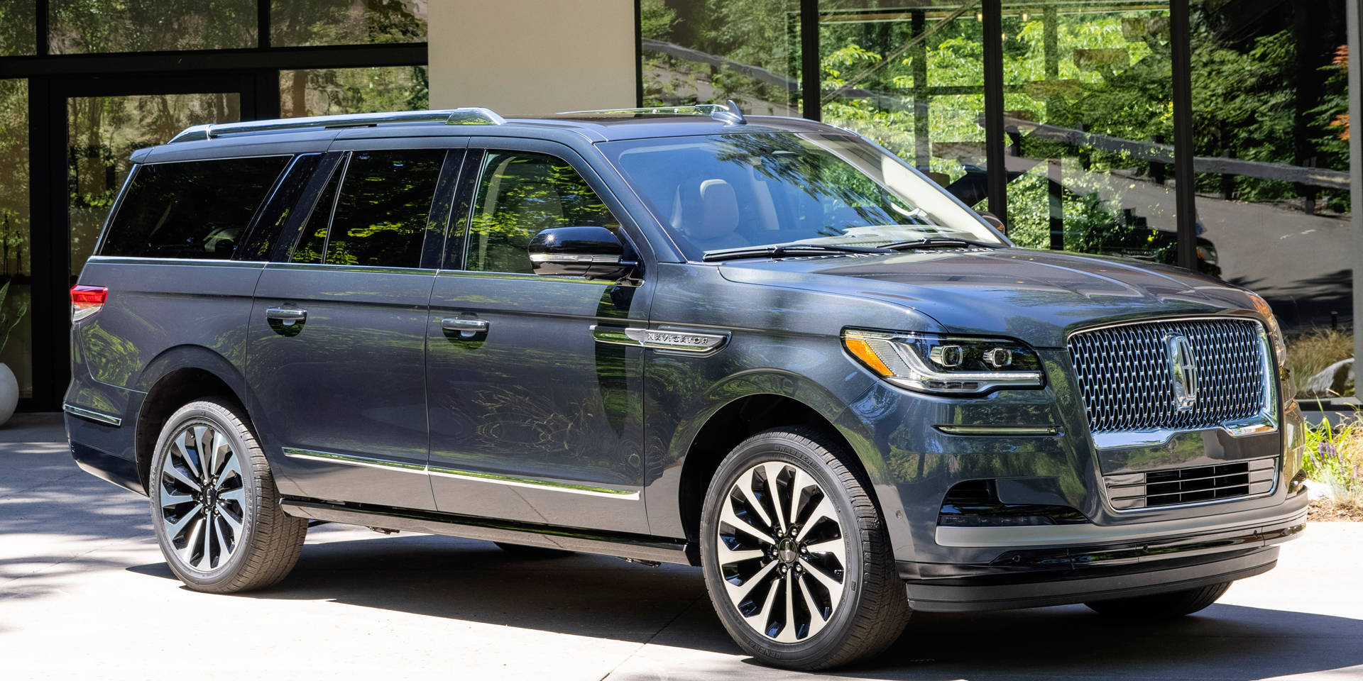 Фотографія автомобіля Lincoln Navigator 2021 Шпалери
