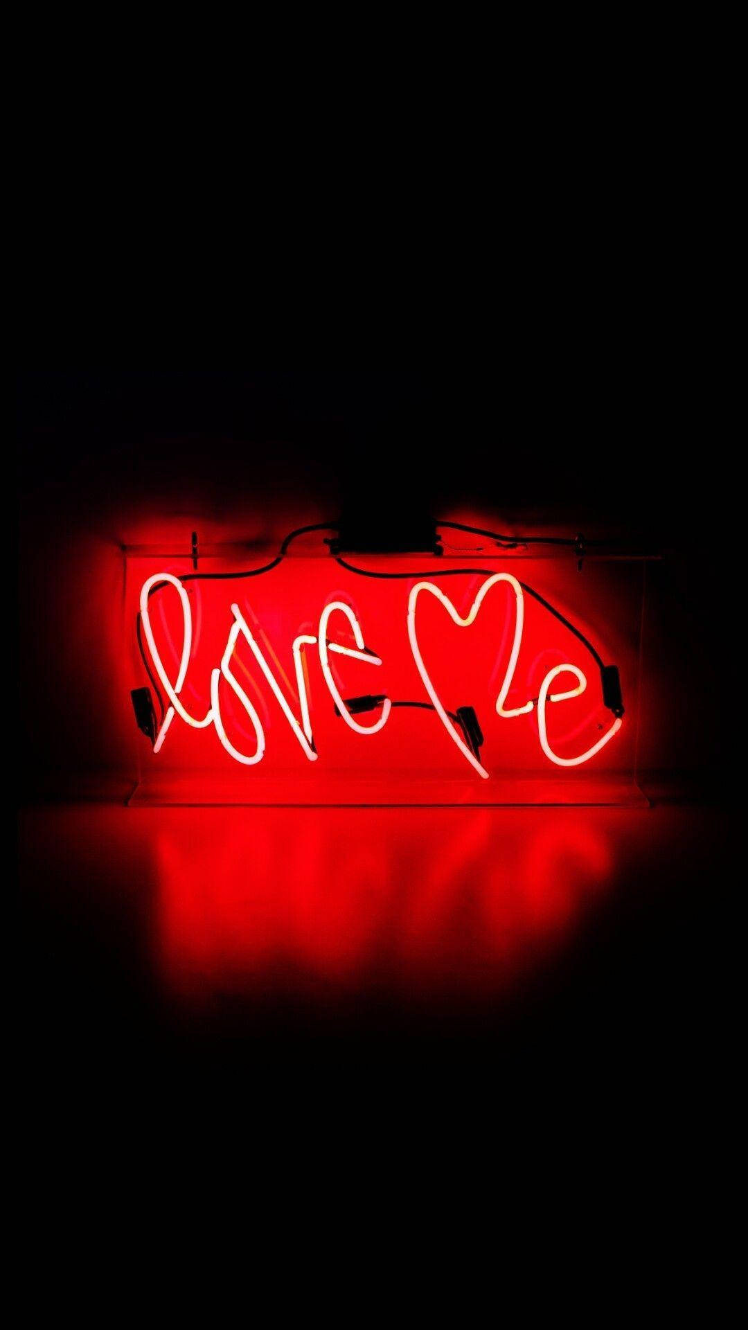 Червонна неонова естетика Love Me Шпалери