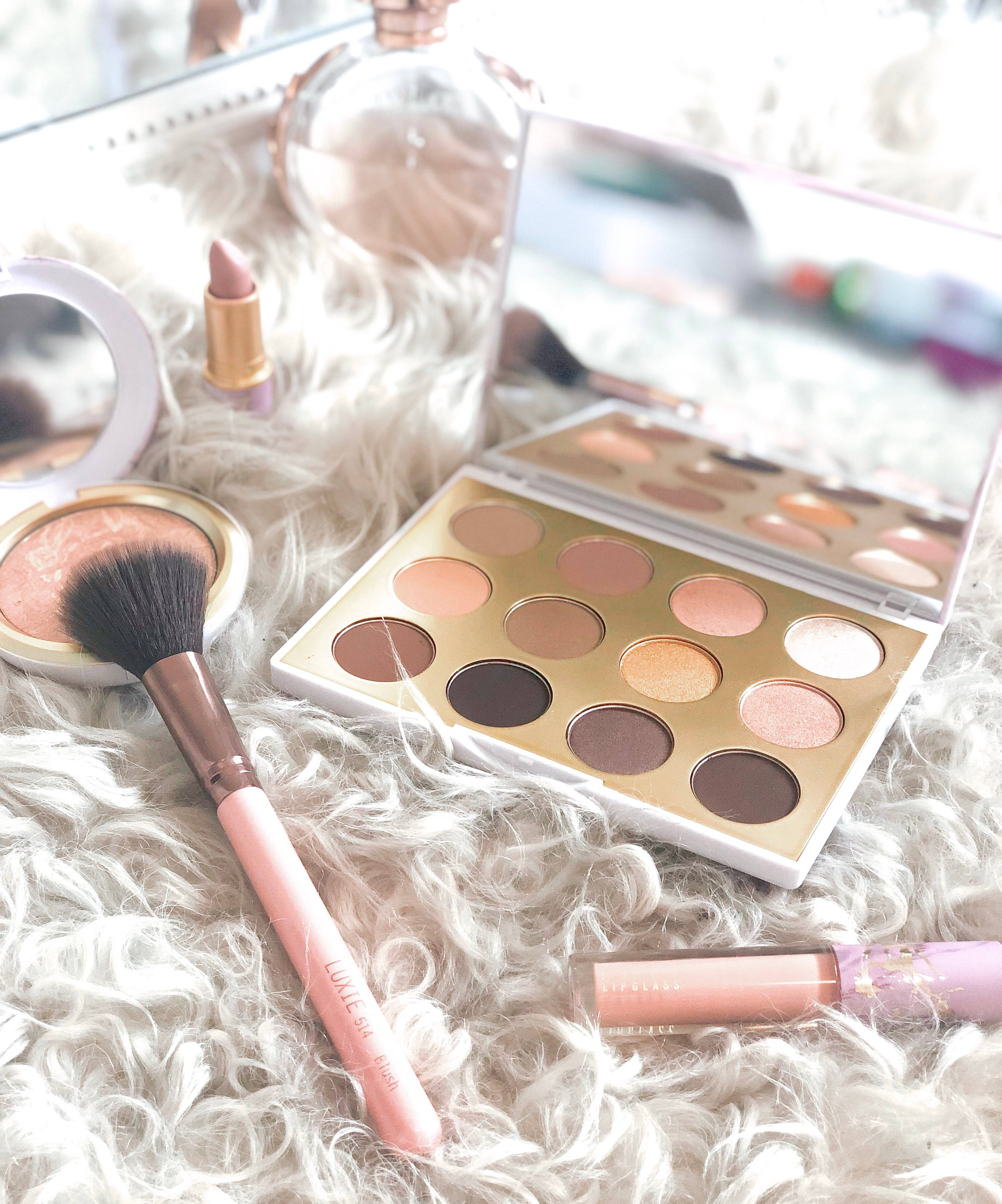 Mac Cosmetics Snow Ball Шпалери