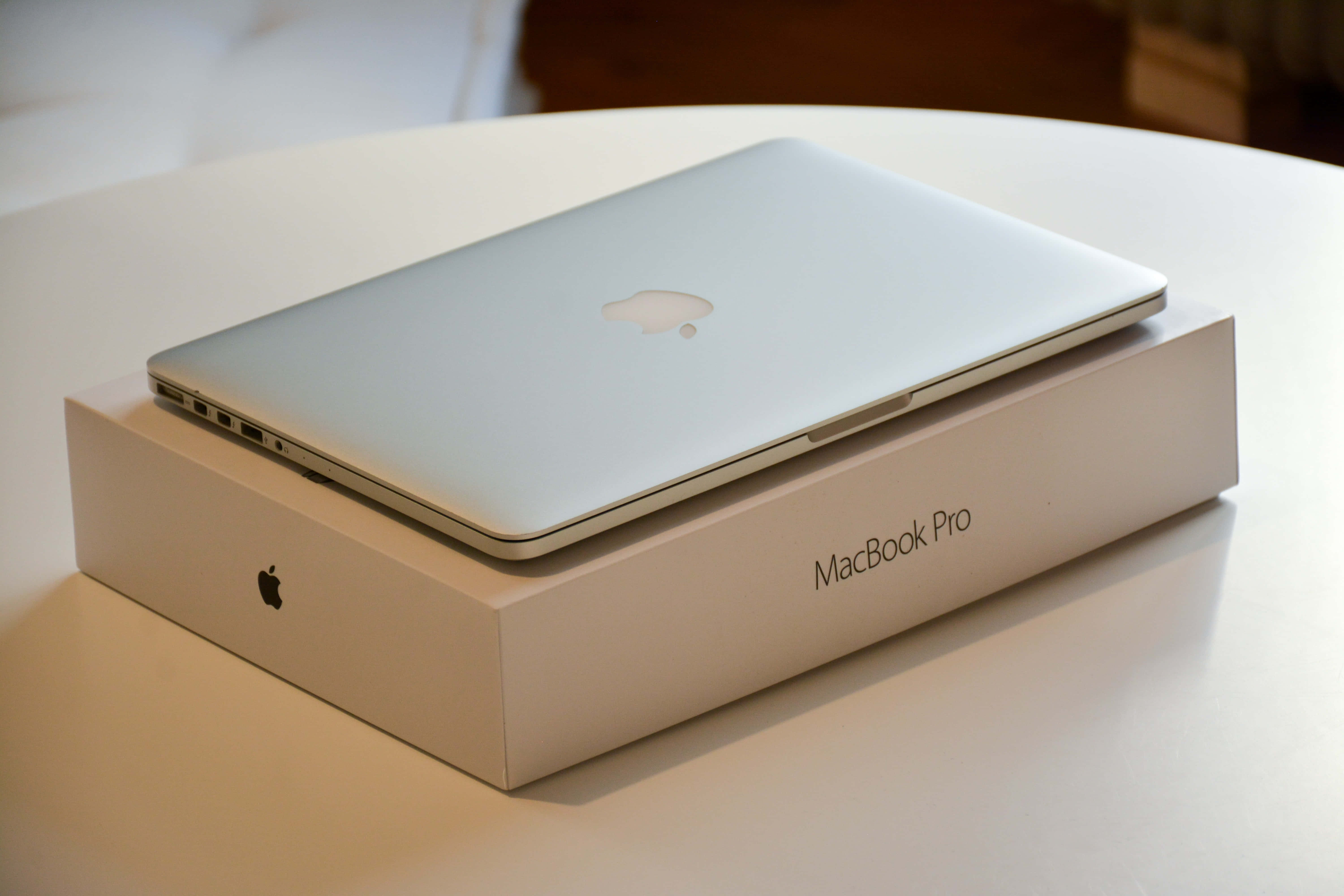 Тонкий та стильний, естетичний Macbook виглядає ідеально для всіх ваших цифрових потреб. Шпалери