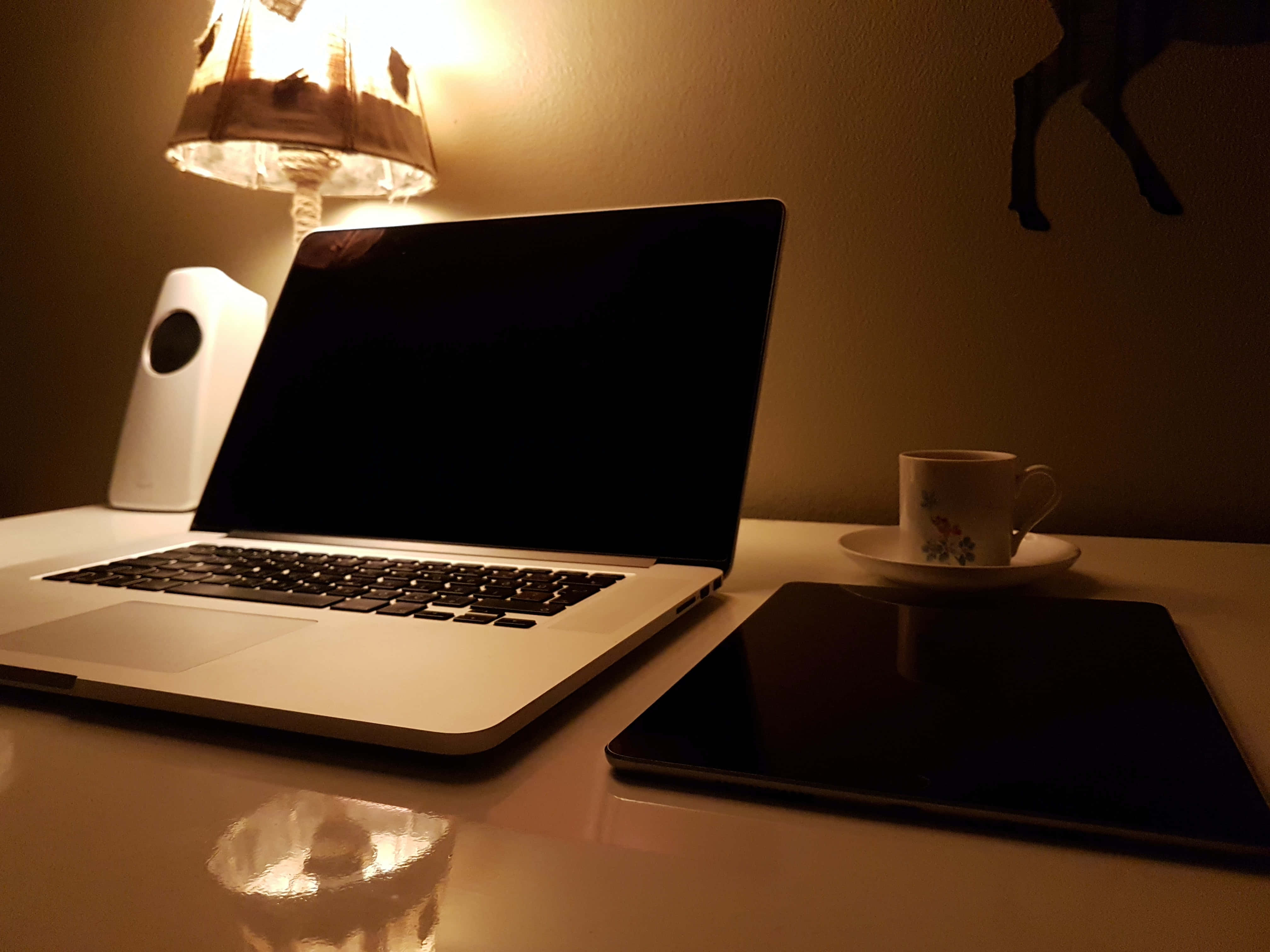 Насолоджуйтесь красою цього естетичного Macbook Шпалери