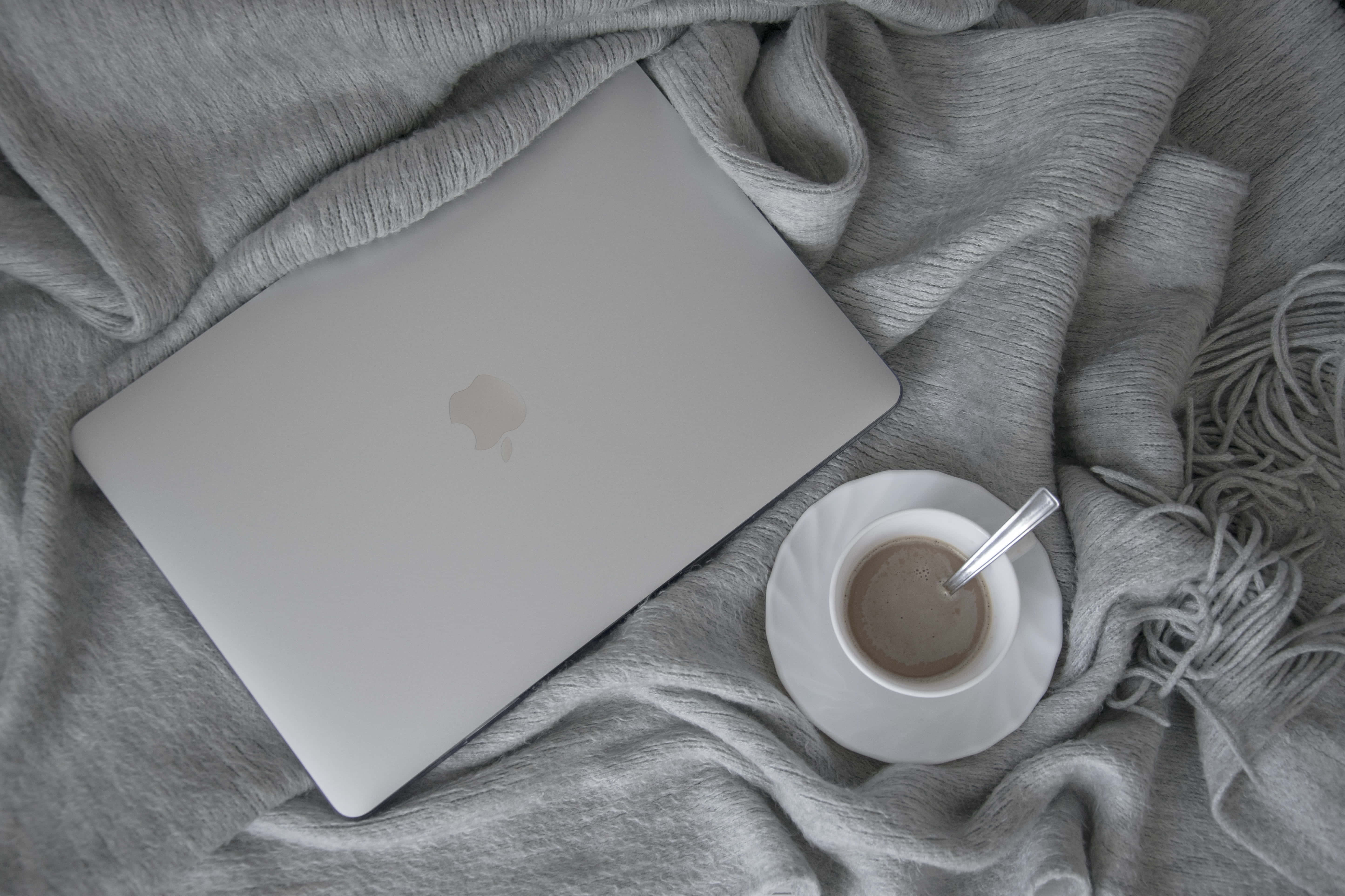 Насолоджуйтесь чудовим виглядом естетичного Macbook Шпалери