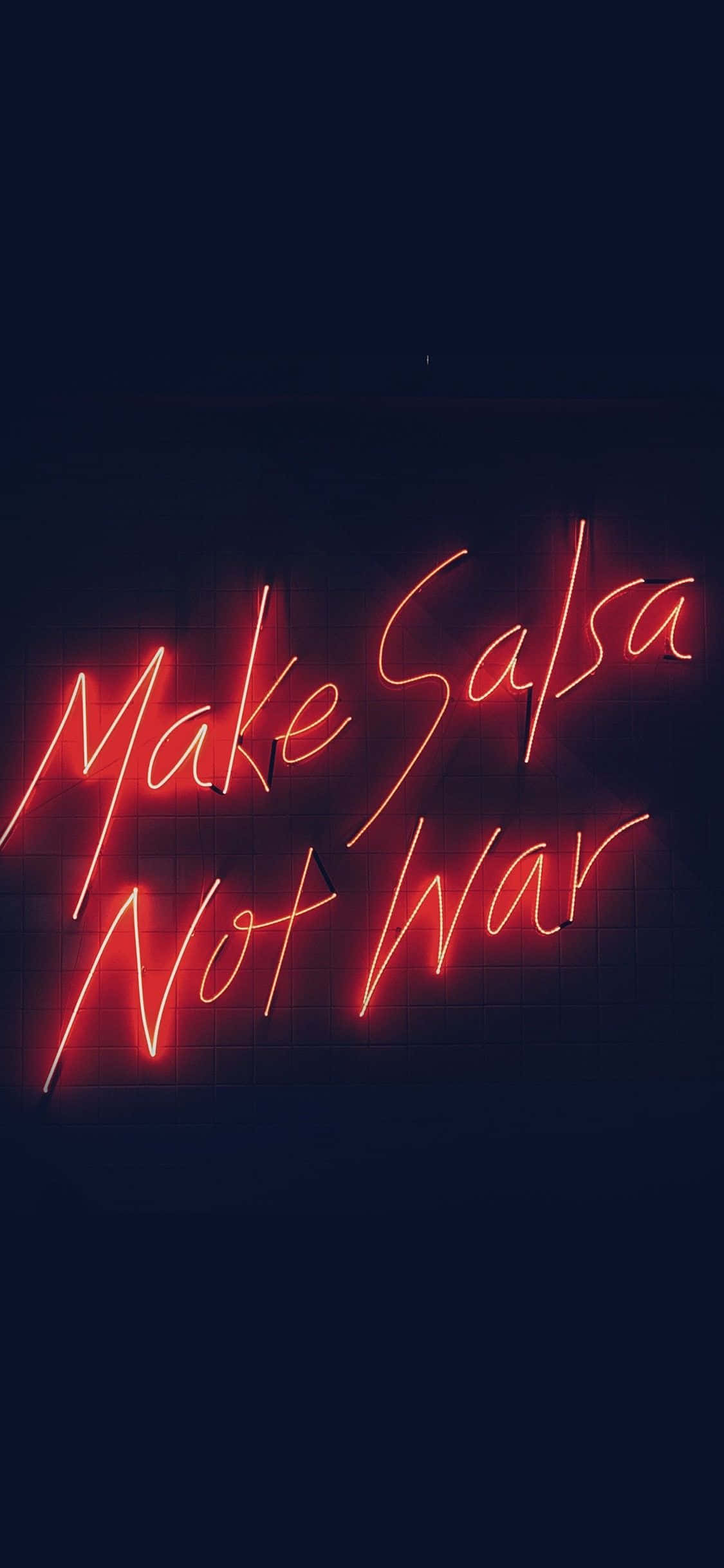 Make Salsa Not War в неоново-червоному стилі Шпалери
