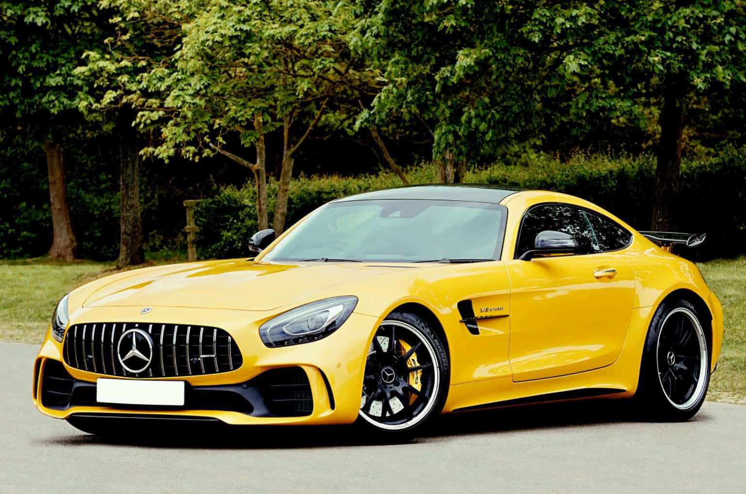 Mercedes AMG GT GTS Шпалери
