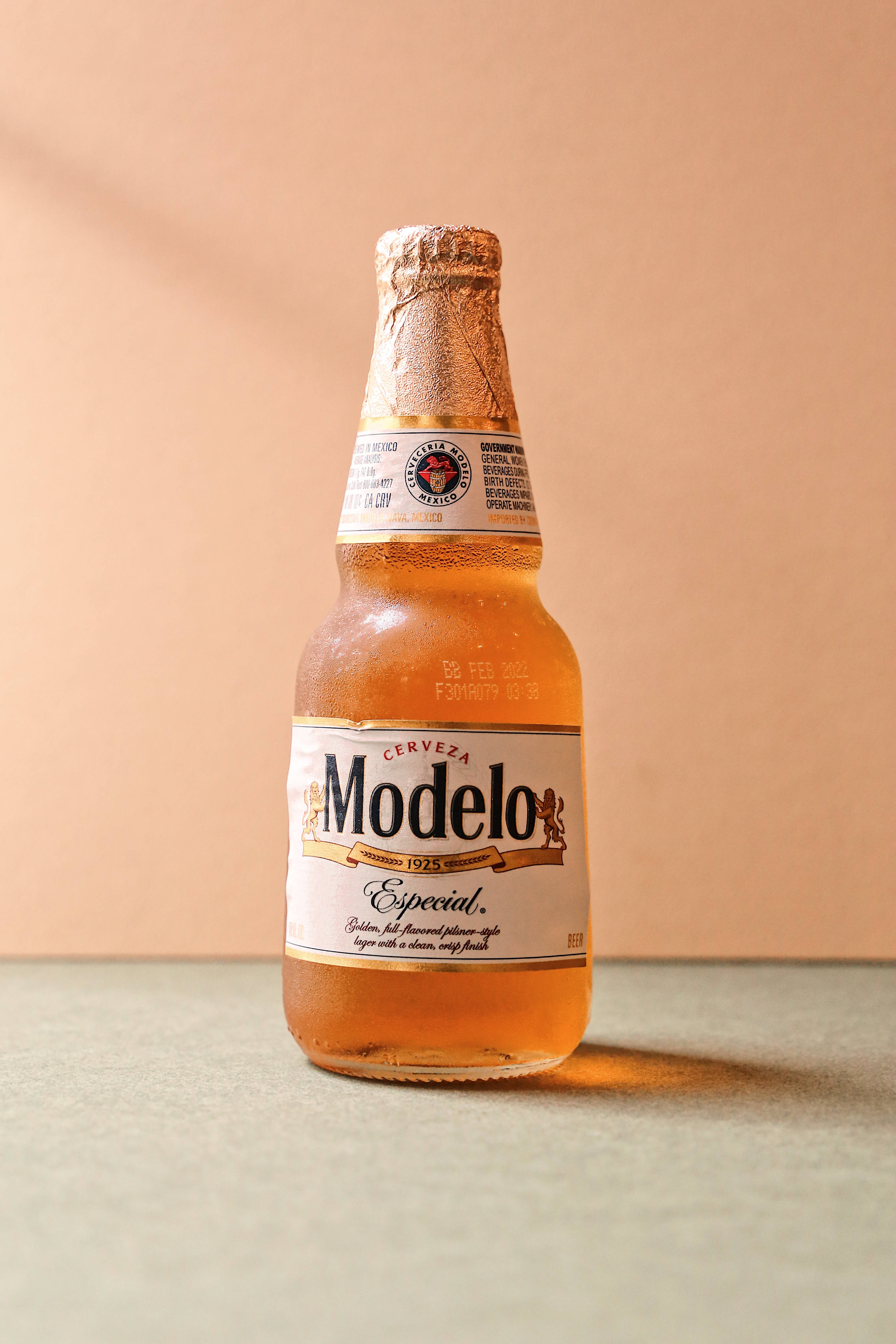 Крижана пляшка Modelo Especial Шпалери