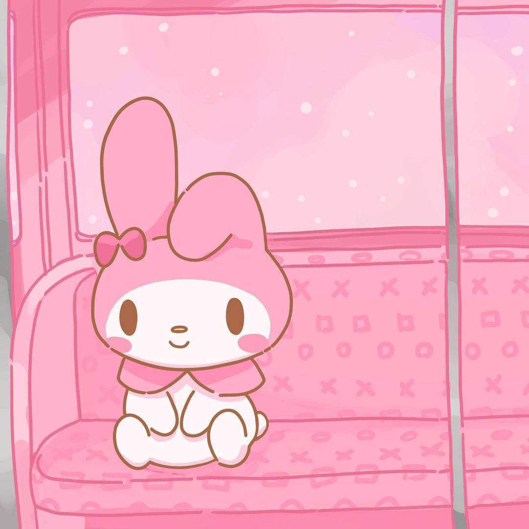 My Melody на рожевому дивані PFP Шпалери