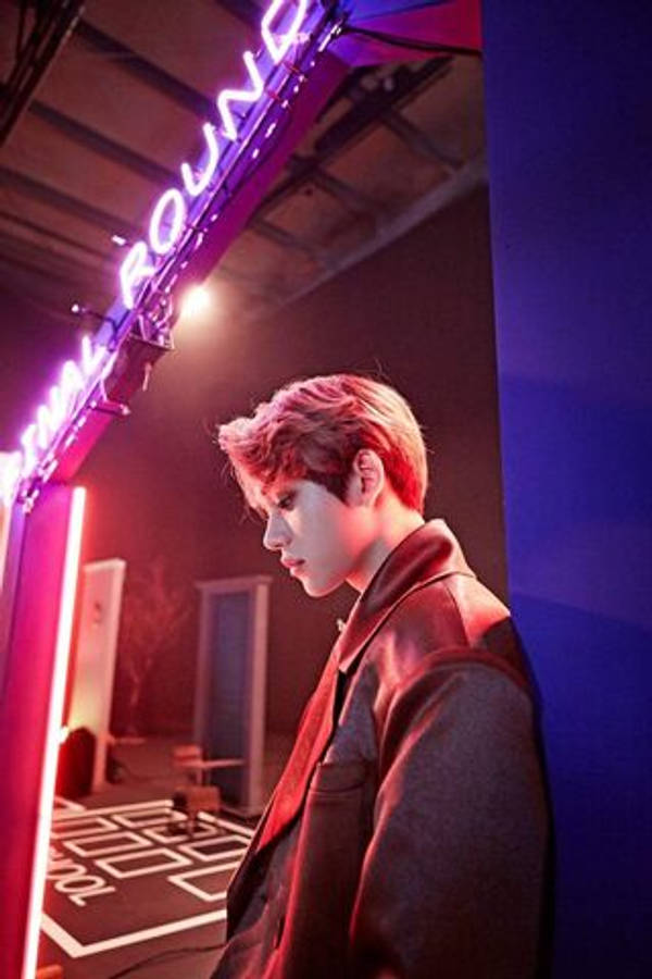 Nct Lucas у стіни Шпалери