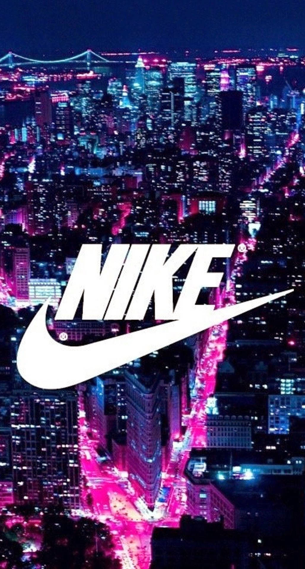 Крутой логотип Nike на фоне городского пейзажа Шпалери