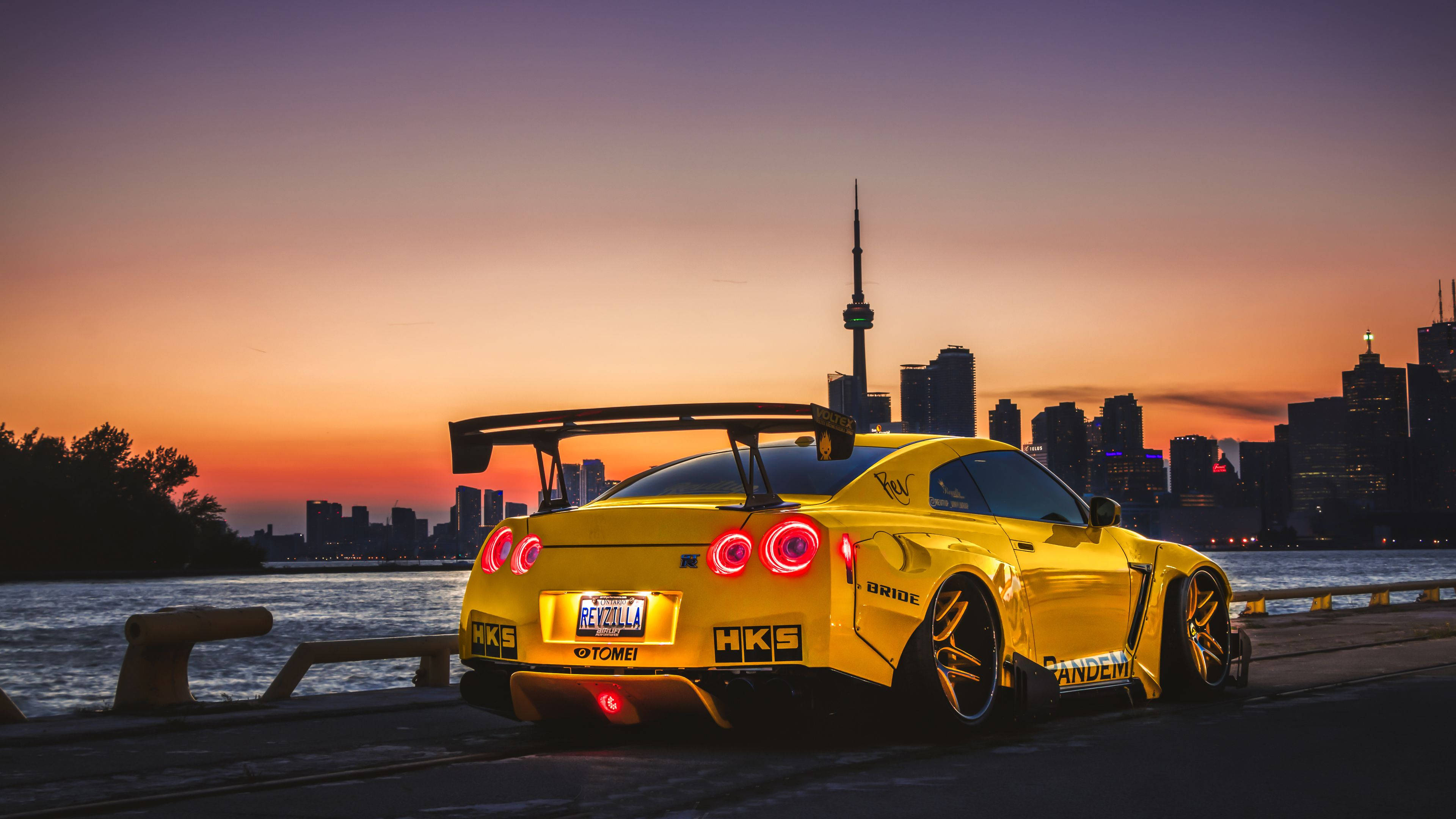 Величний жовтий Nissan GT-R у якості 4K Шпалери