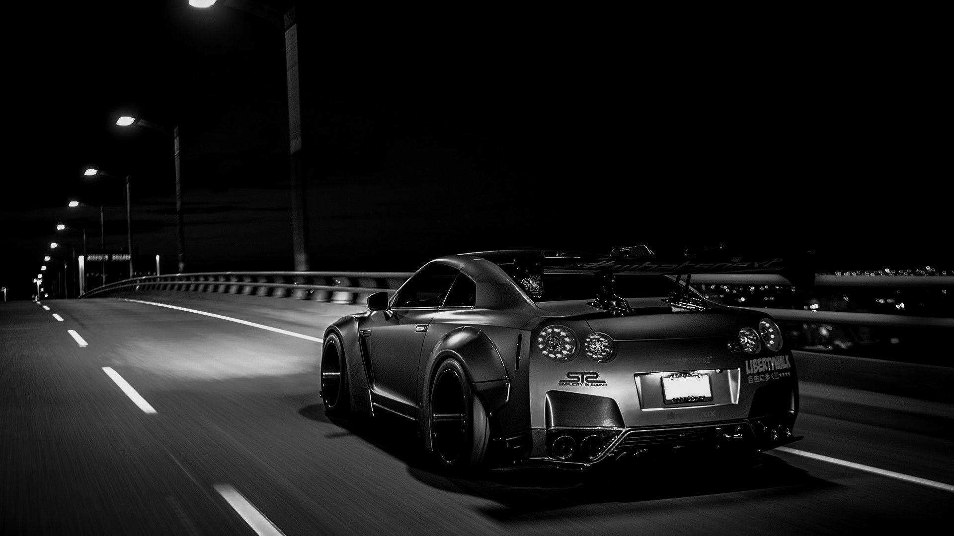 Монохромний автомобіль Nissan GTR Шпалери