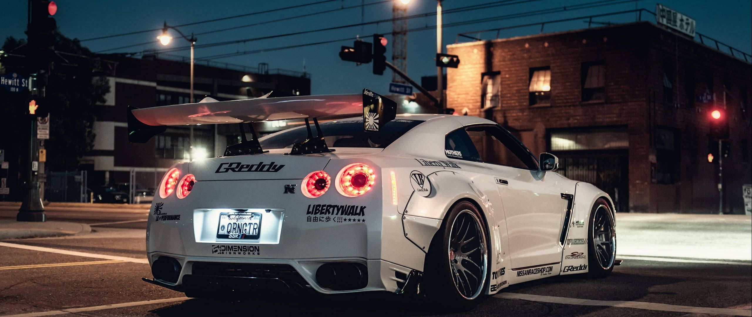 Білий Nissan Skyline GTR R34 задній вид Шпалери
