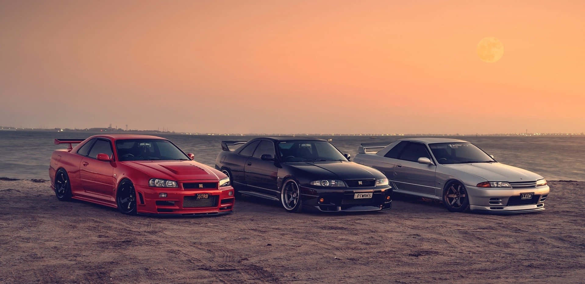 Nissan Skyline R33 GT-R чекає своєї черги сяяти Шпалери