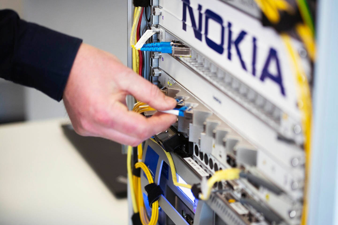 Техник Nokia Ultra-High-Speed Broadband Шпалери