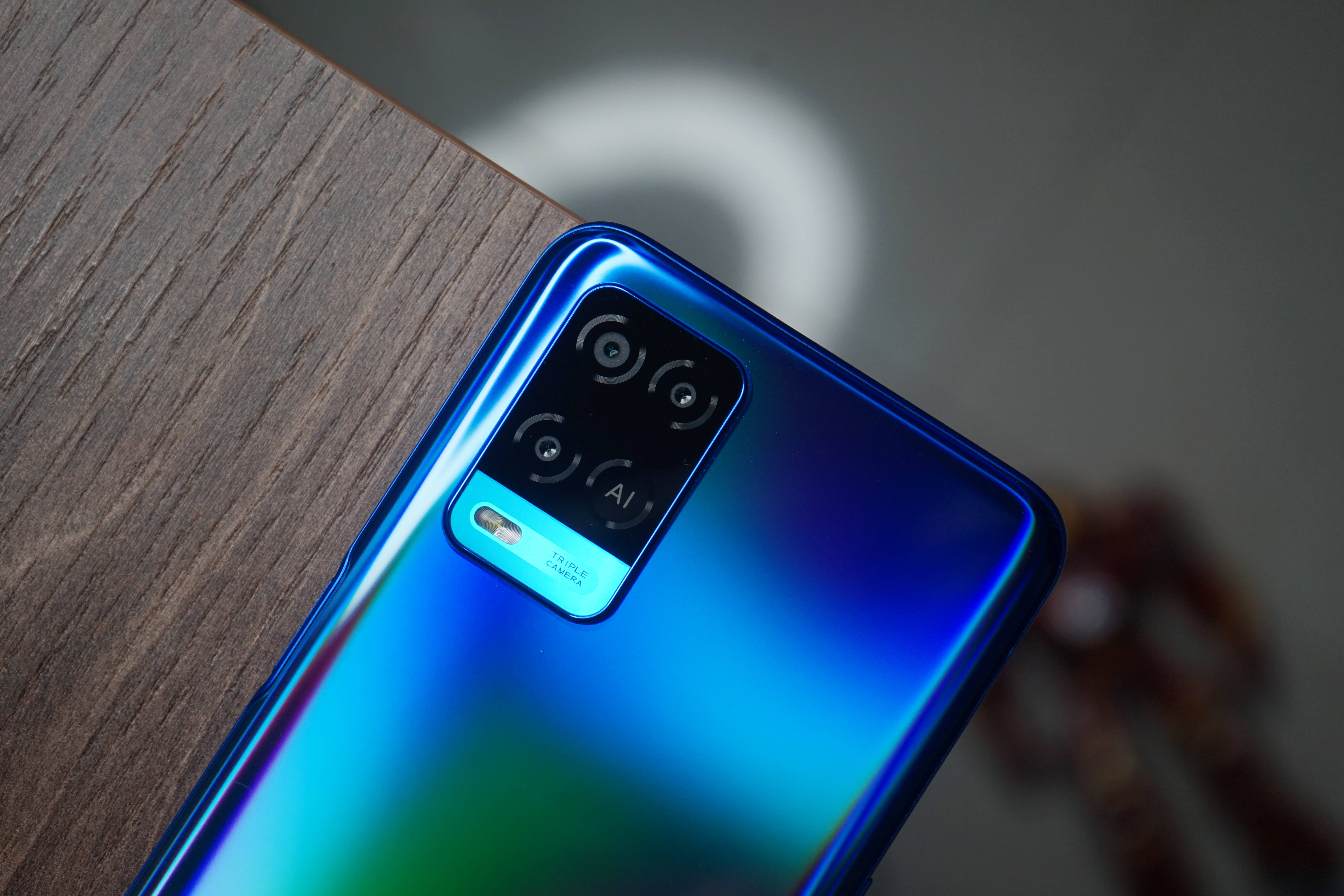 Синій смартфон Oppo на Android Шпалери