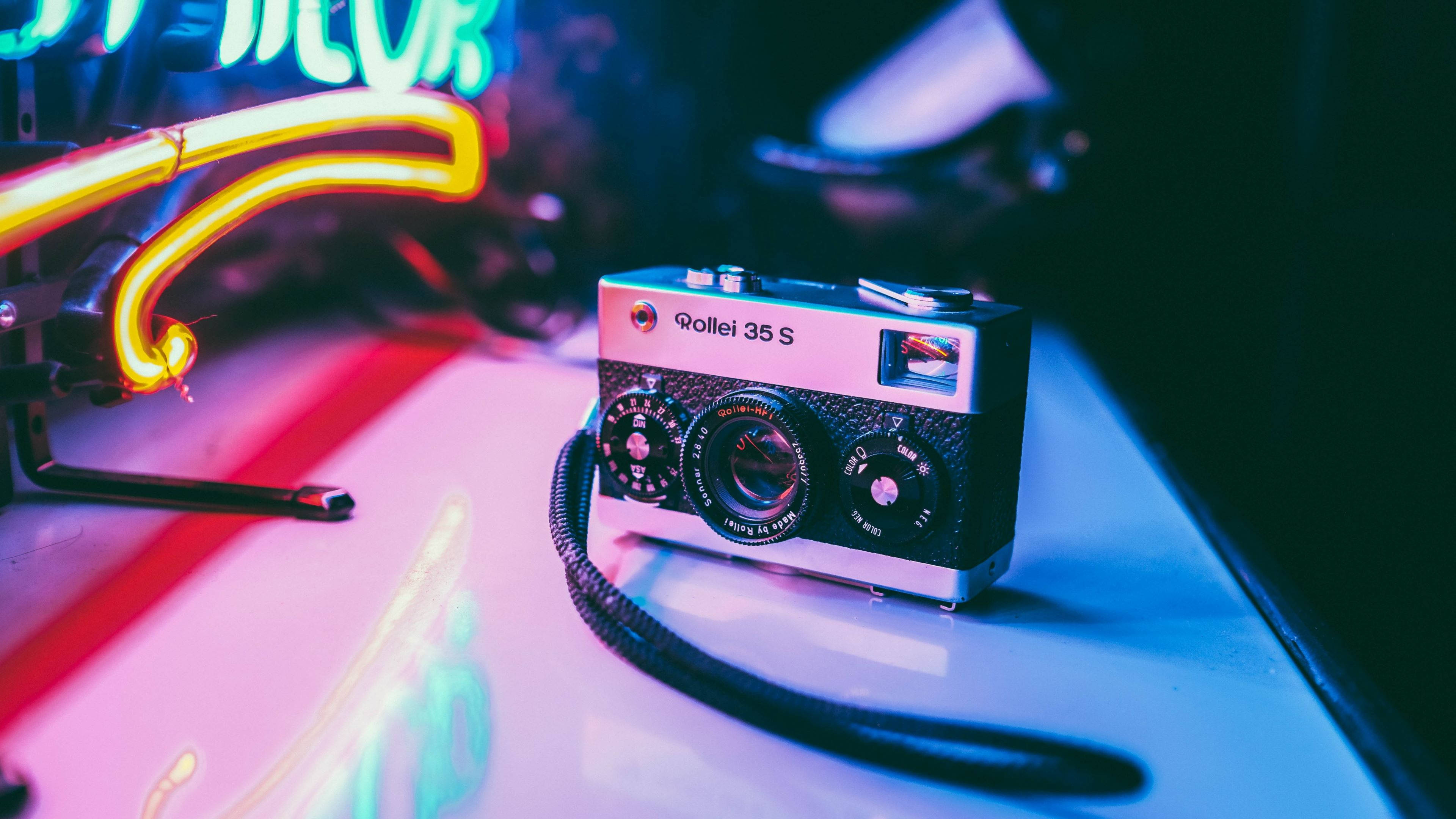 Ретро-естетика пліночного фотоапарата Rollei Шпалери