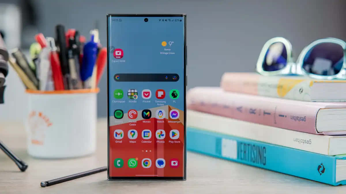 Дисплей Samsung S23 Ultra и S Pen Шпалери