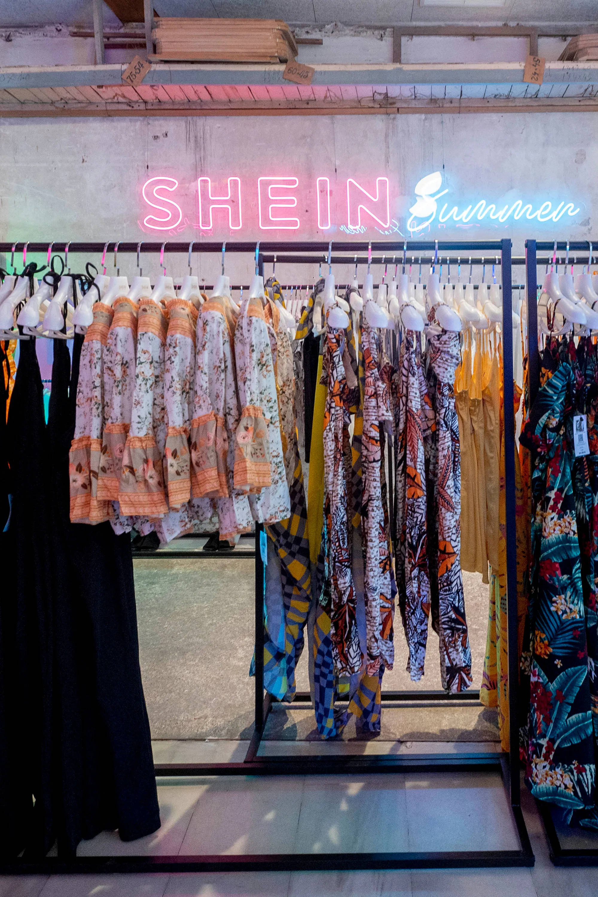 Летняя коллекция Shein Шпалери