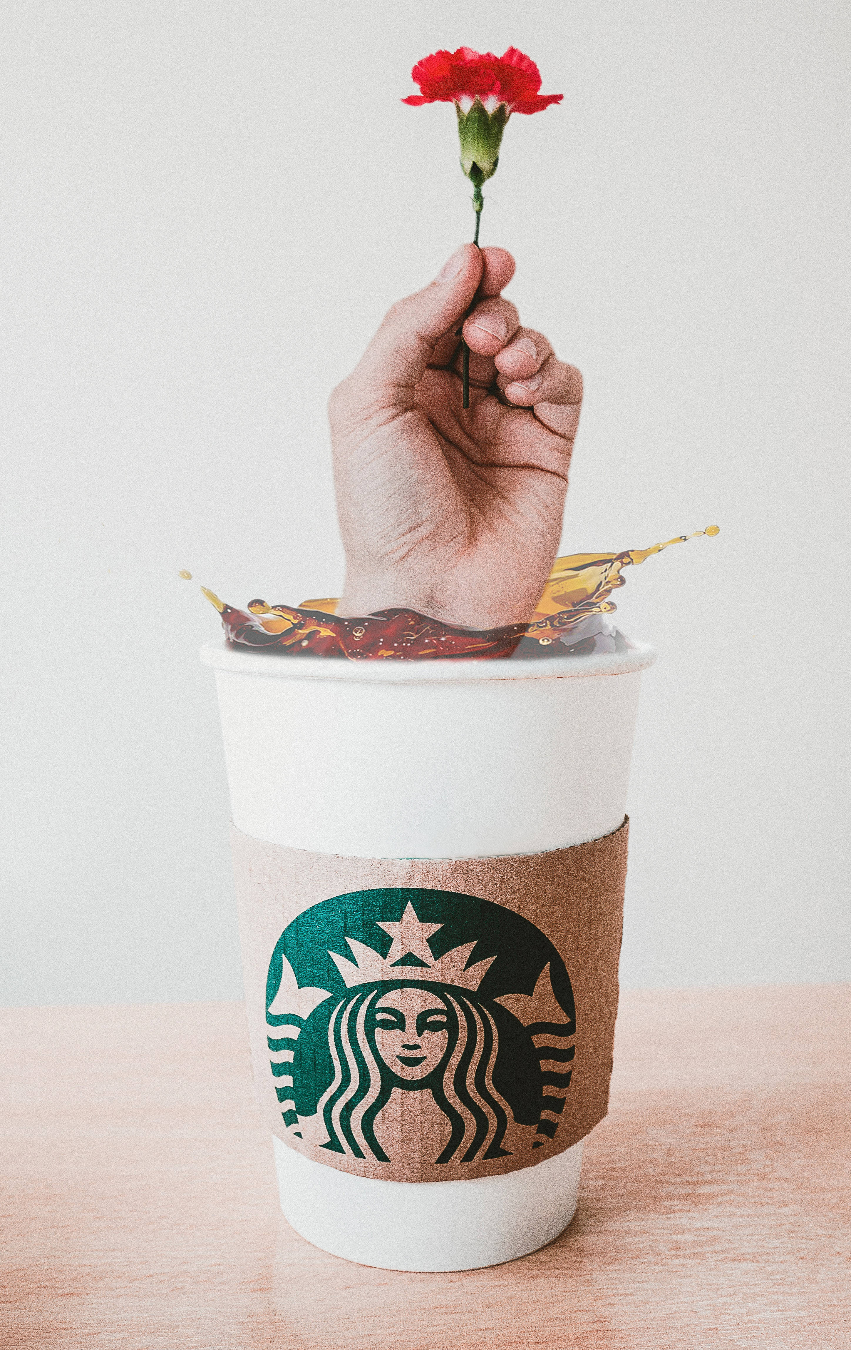 Подпись: Обогащение кофейного опыта с Starbucks на iPhone Шпалери