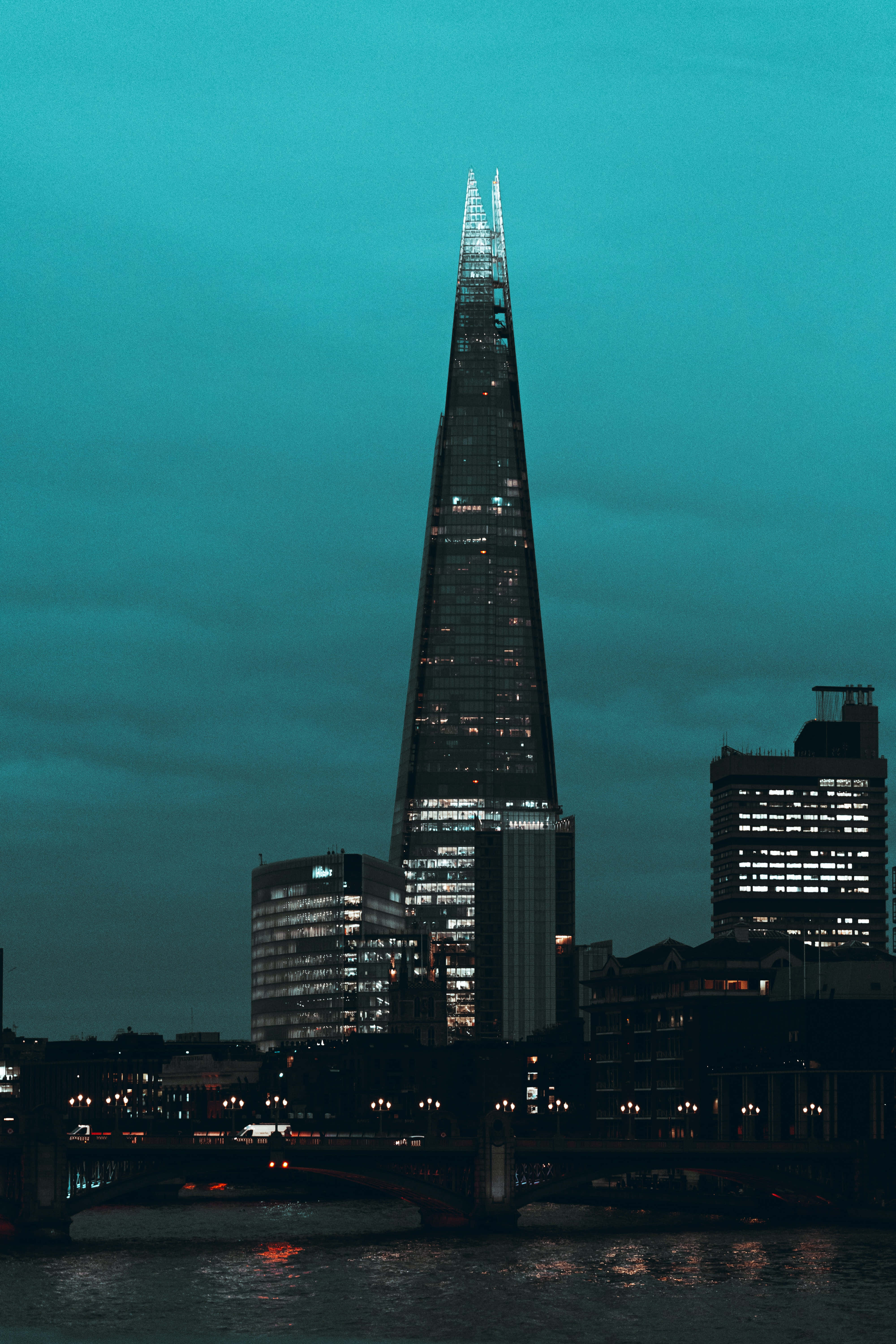 The Shard під бірюзовим небом Шпалери