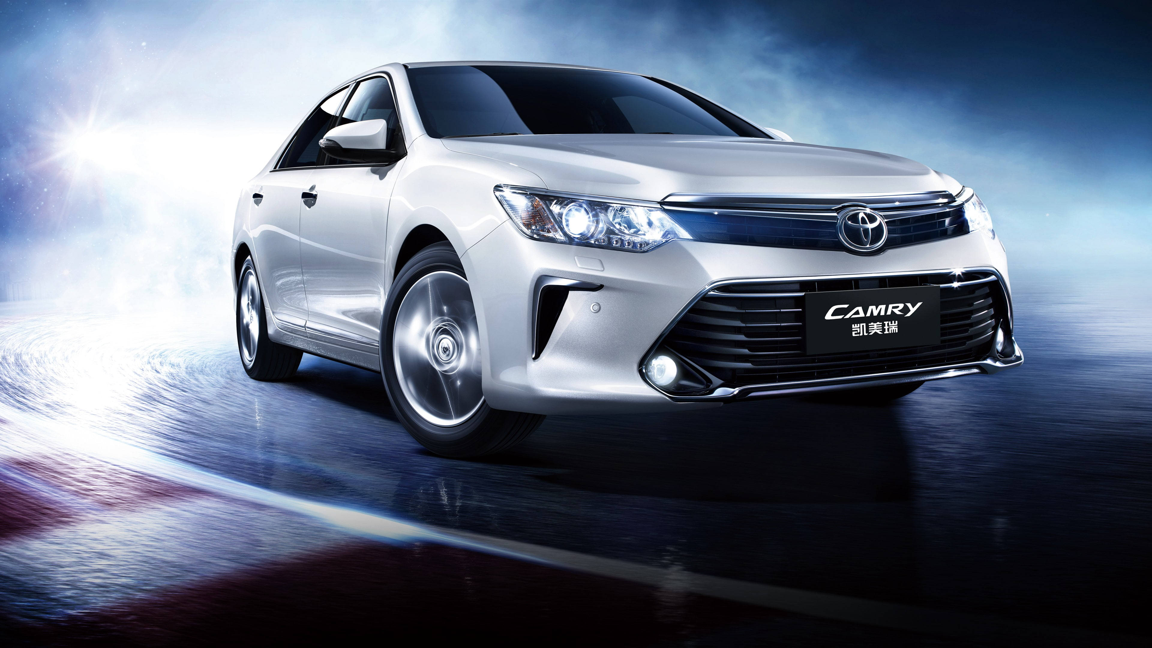 Білий Toyota Camry 4K с димом Шпалери
