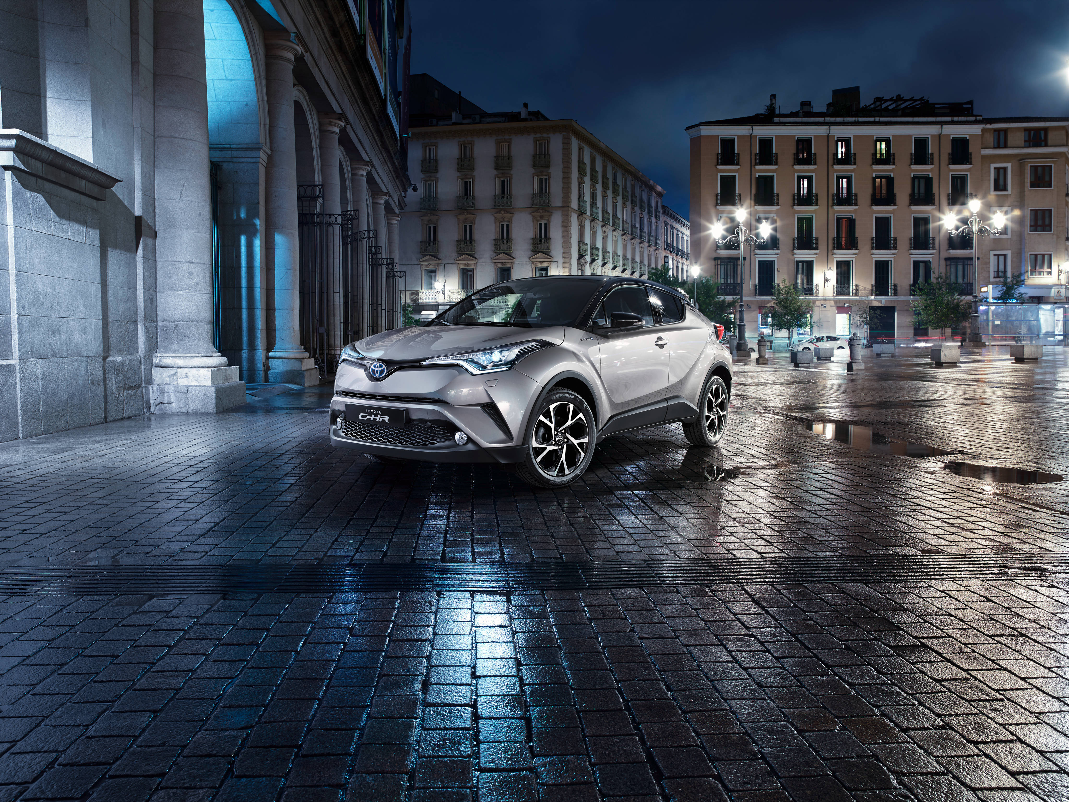 Стильна сіра Toyota CH-R 4K Шпалери