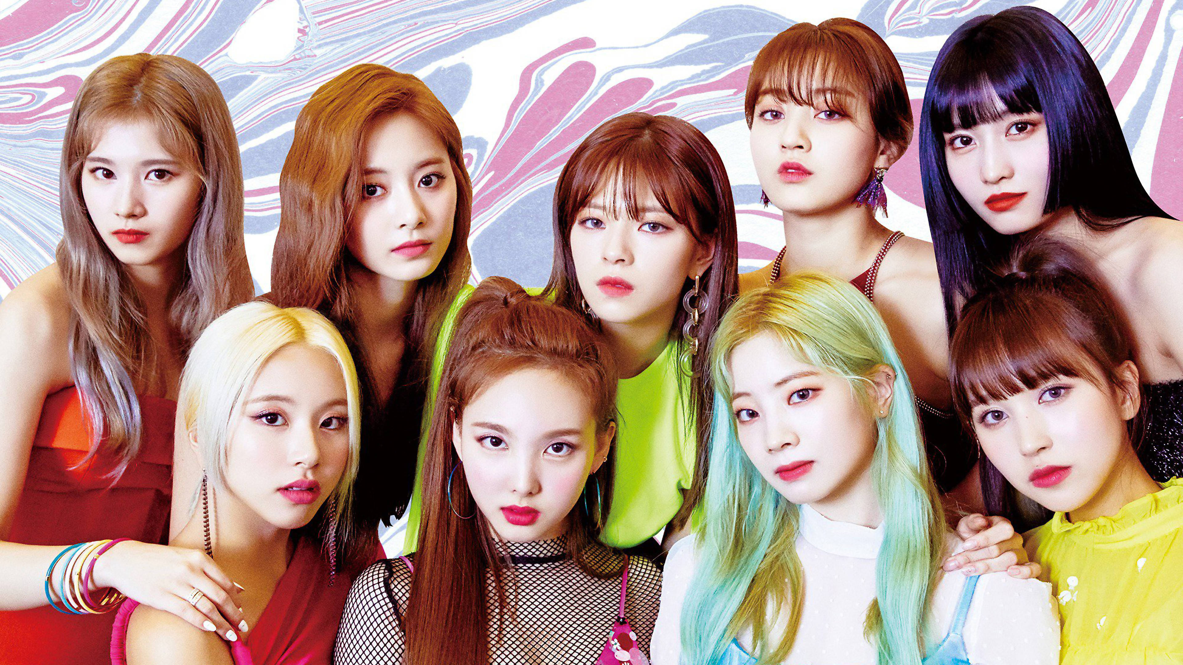 Twice 4K на абстрактному тлі Шпалери