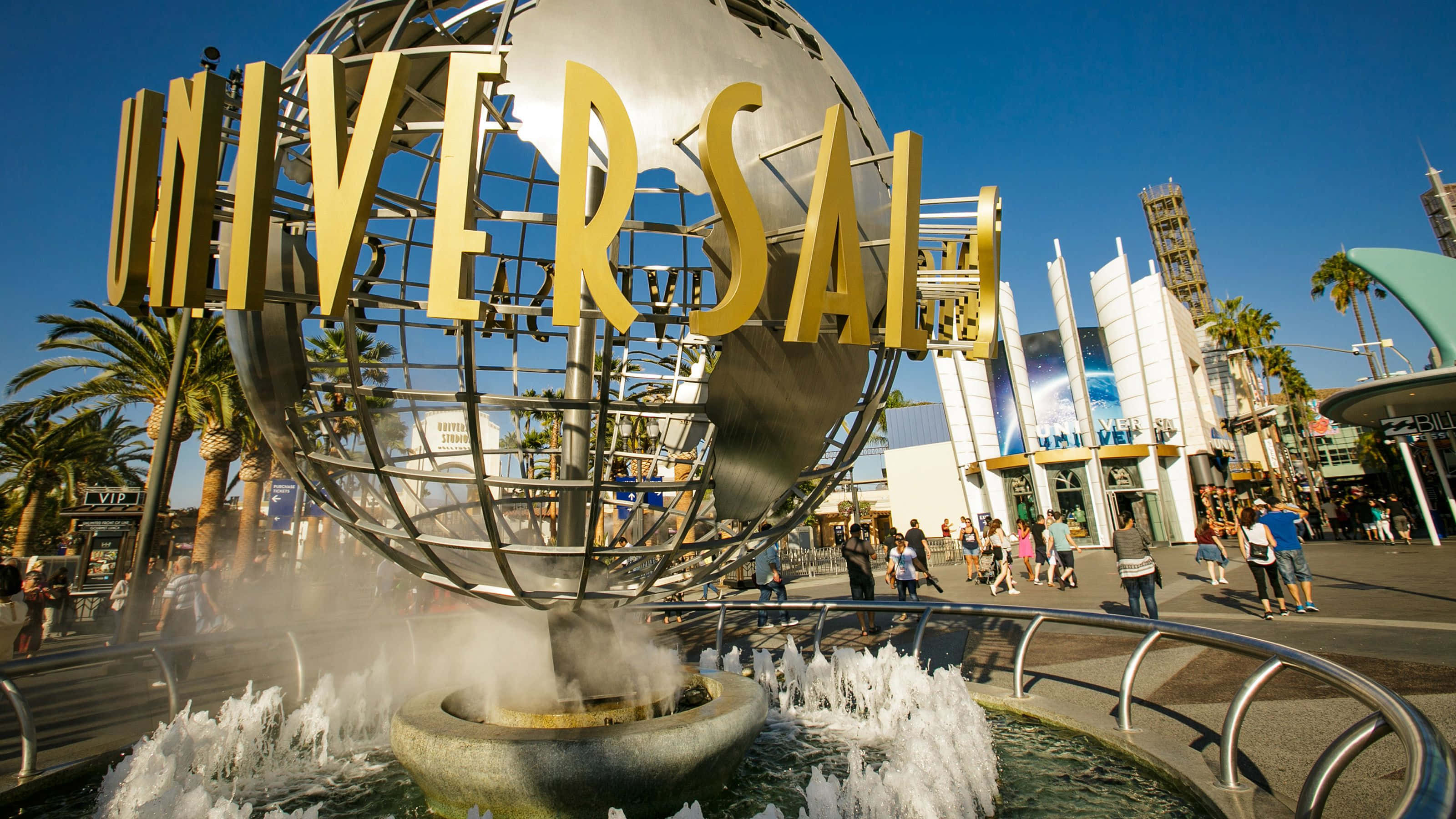 Золотистий фонтан Universal Studios в естетичному стилі Шпалери