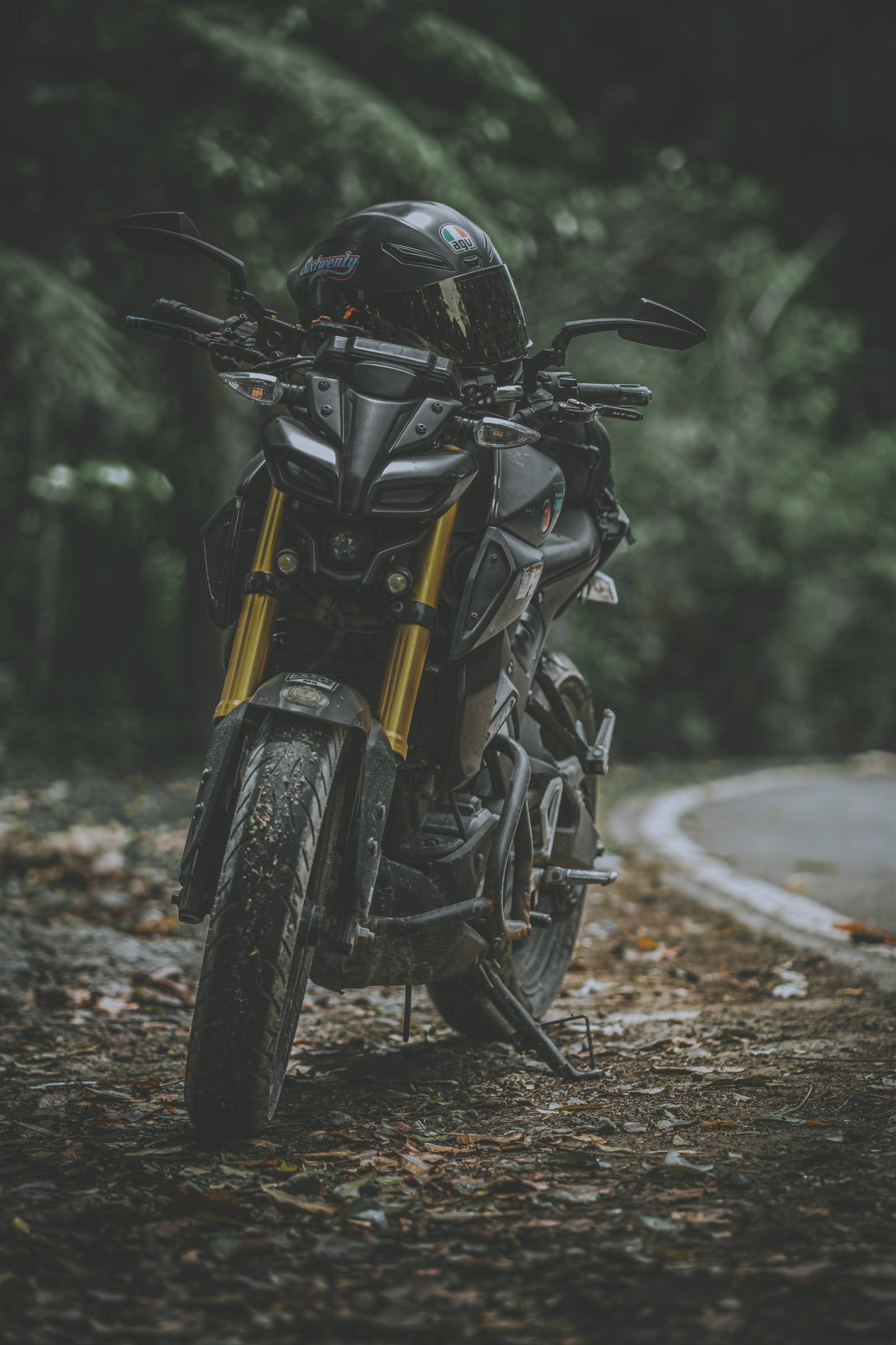 Естетичний чорний мотоцикл Yamaha MT 15 Шпалери