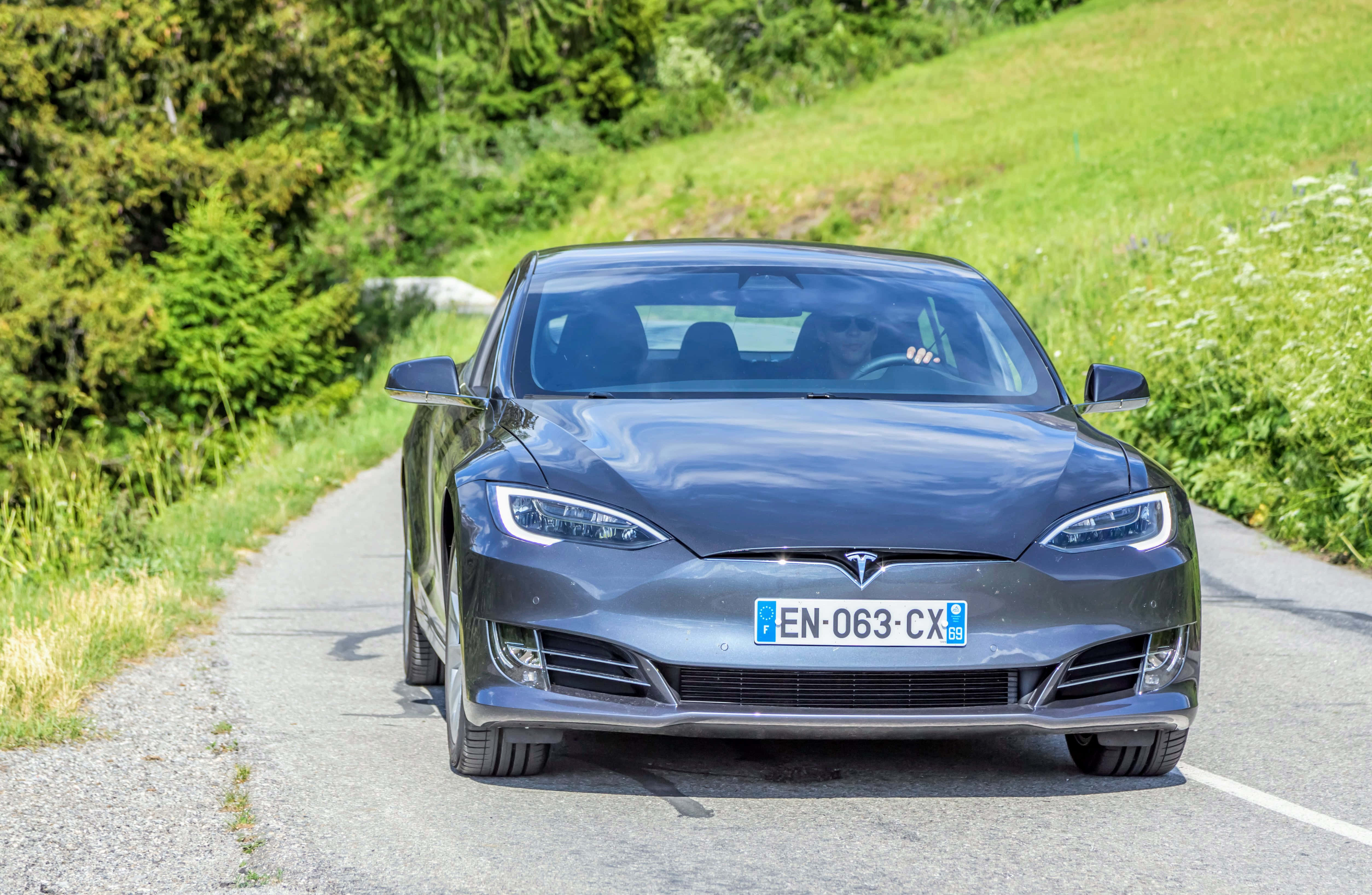 Автомобіль Tesla Шпалери