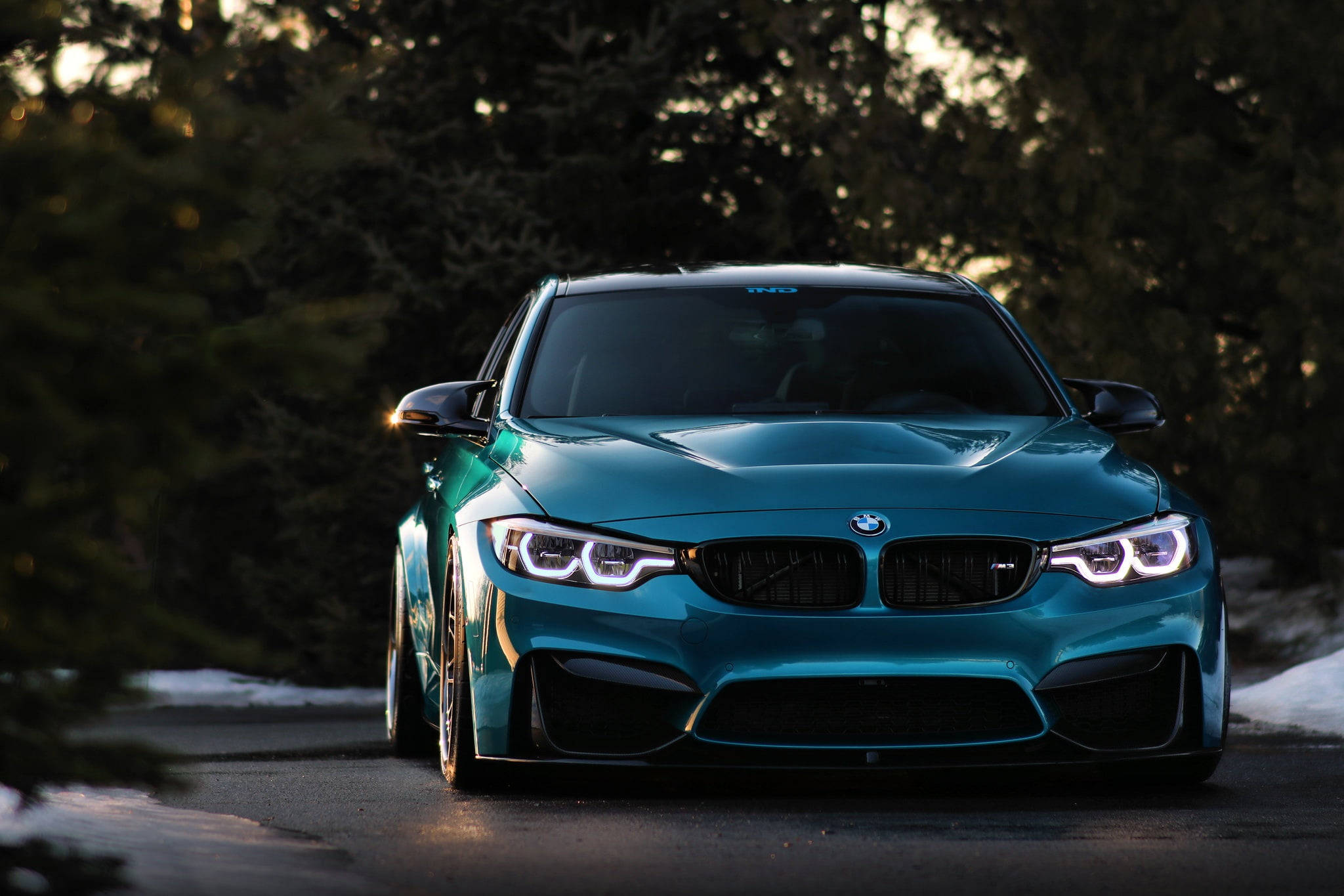 Бірюзовий ноутбук BMW Шпалери