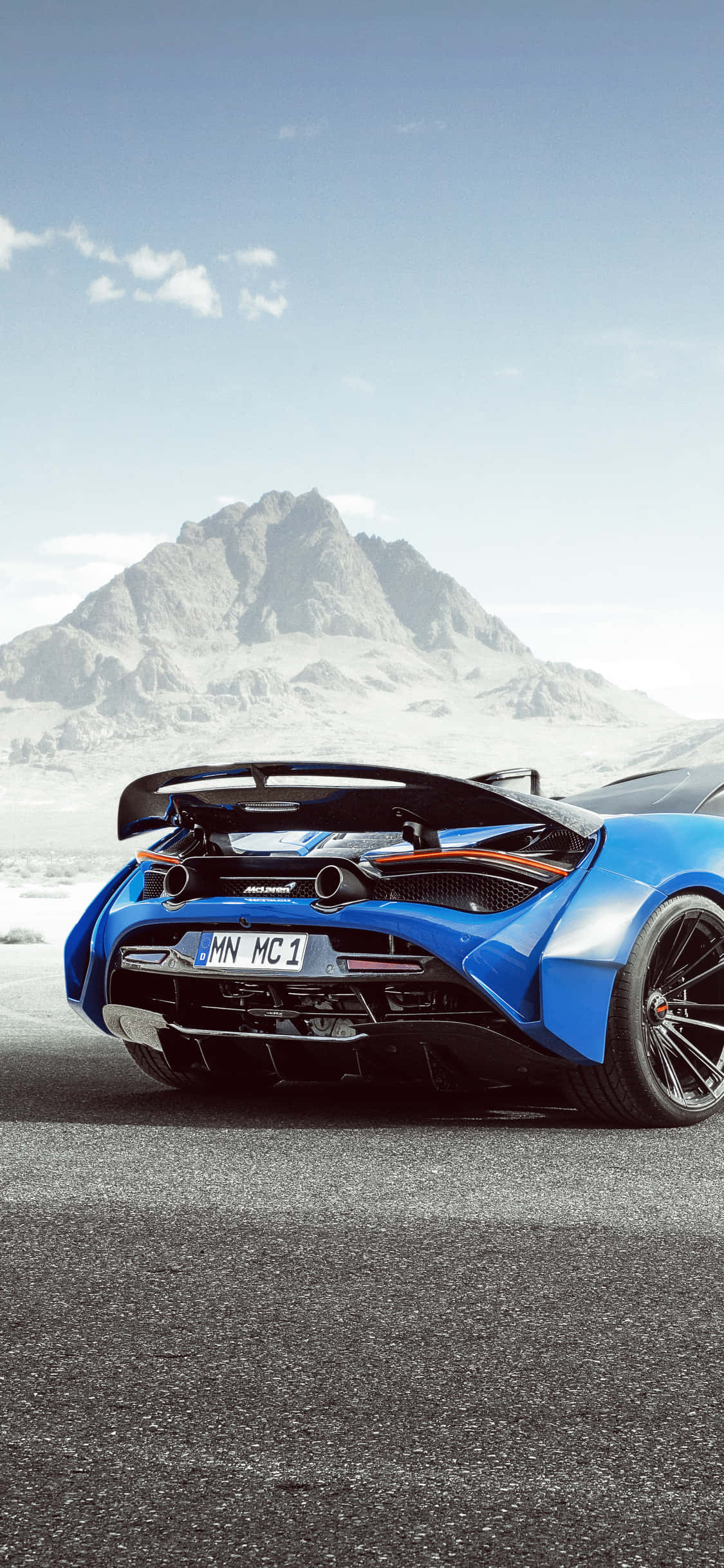 «Рендерное изображение роскошных iPhone Xs и McLaren 720s в одном кадре» Шпалери