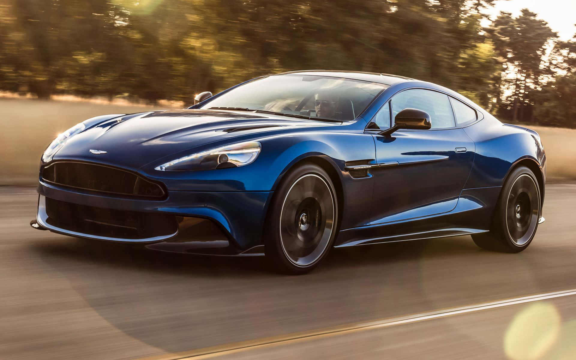 Восхитительный Aston Martin Vanquish во всей красе Шпалери