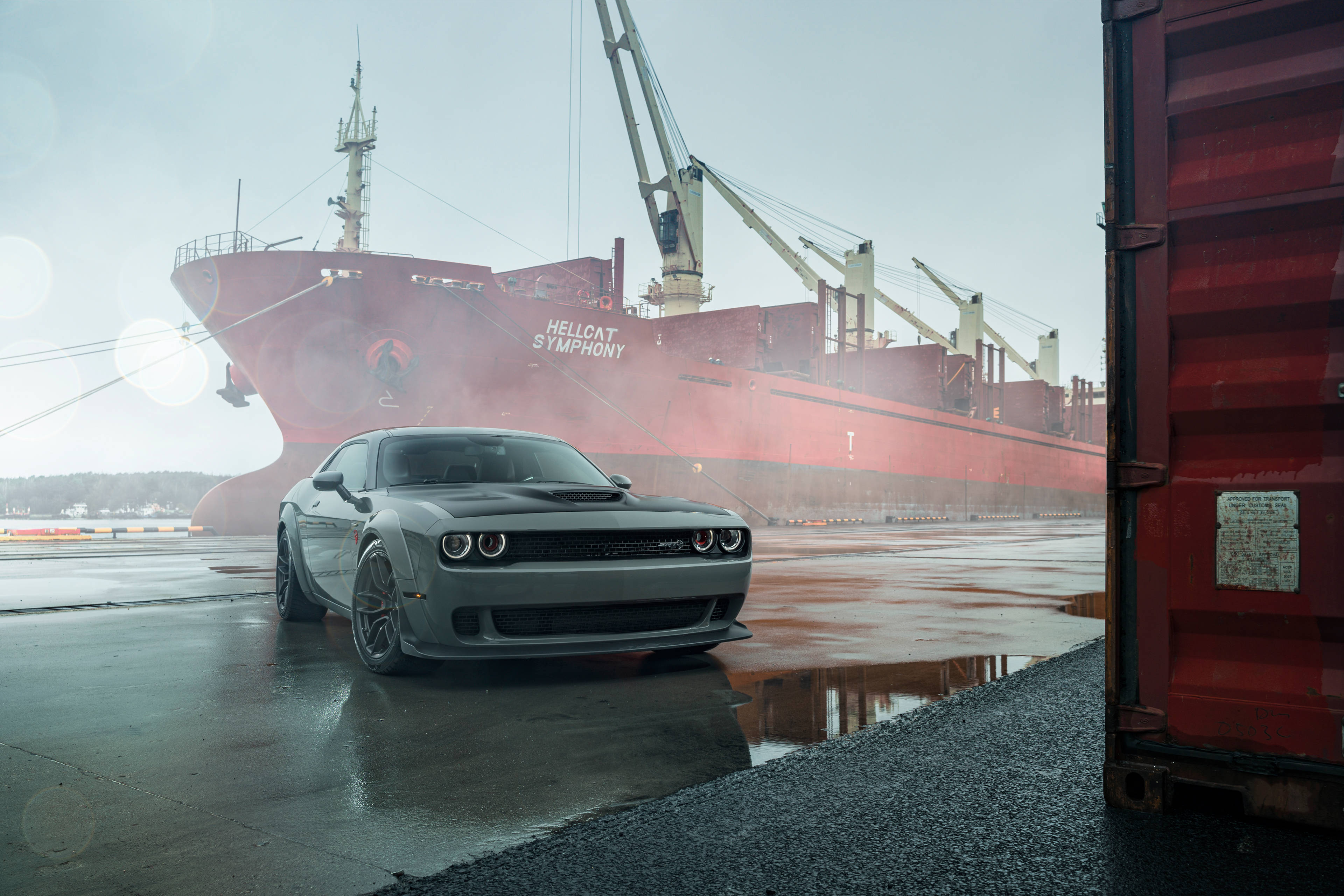 Вражаючий сірий Dodge Challenger Demon 4K, припаркований у міському середовищі Шпалери