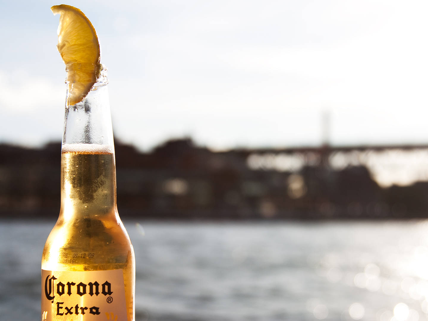 Втеча до спокою з Corona Extra Шпалери