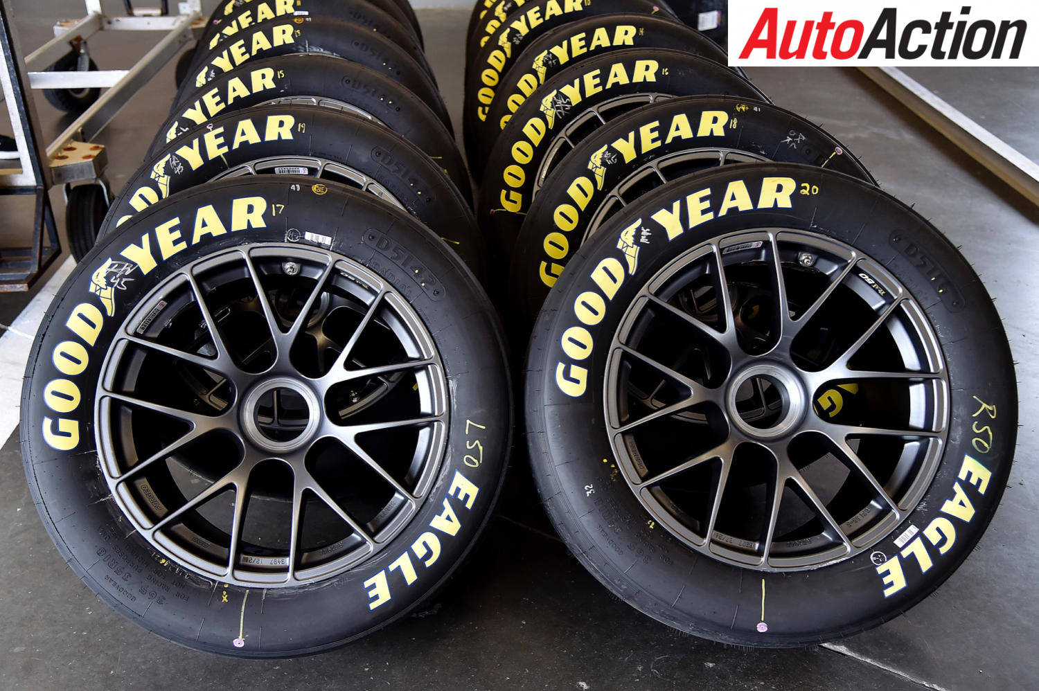 Відчуйте найвищі перегони з шинами Goodyear — Автомобілі Шпалери