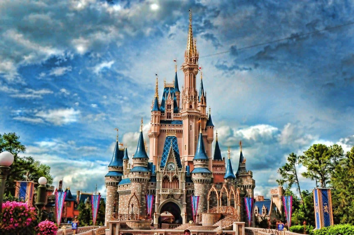 Естетичне небо Disney World для робочого столу Шпалери