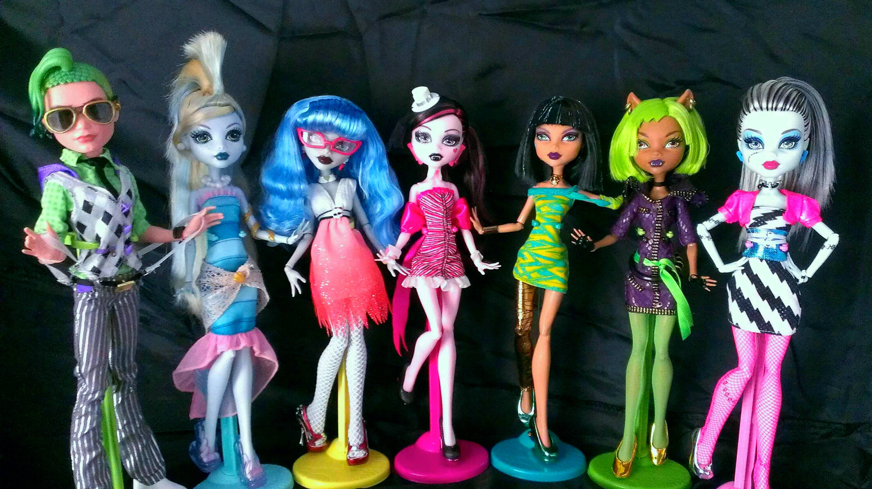 Естетичні ляльки Bratz у стилі диско Шпалери