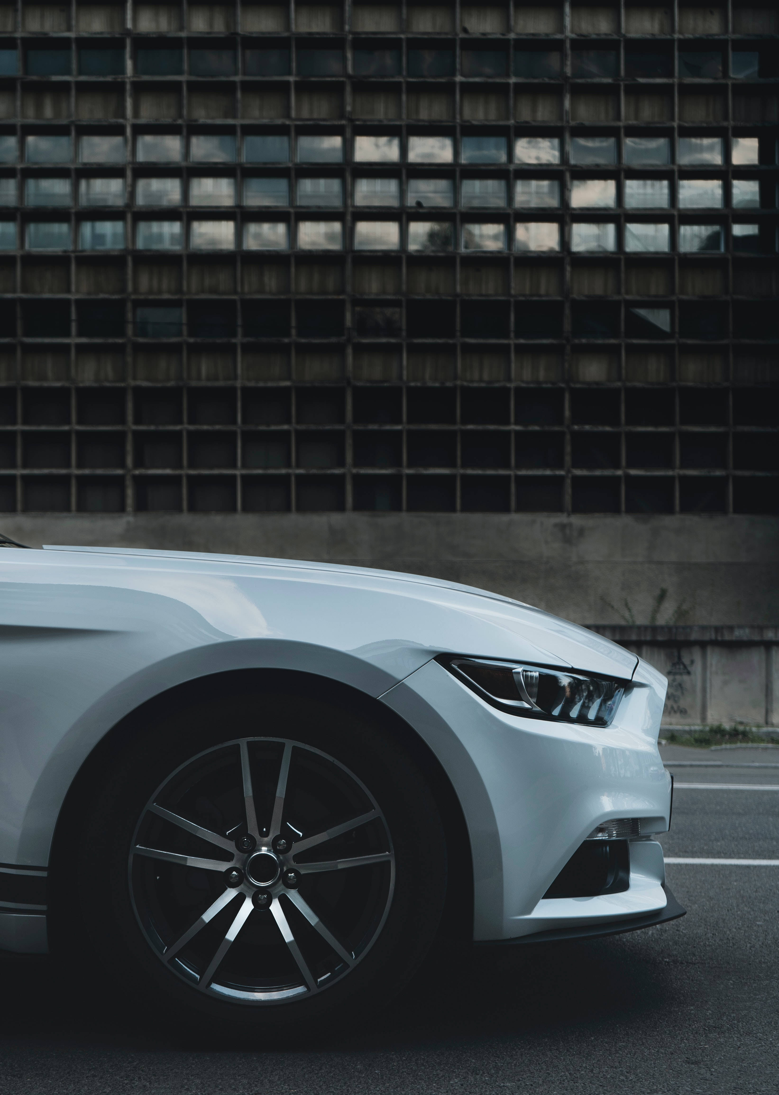 Жемчужно-белый Ford Mustang Шпалери
