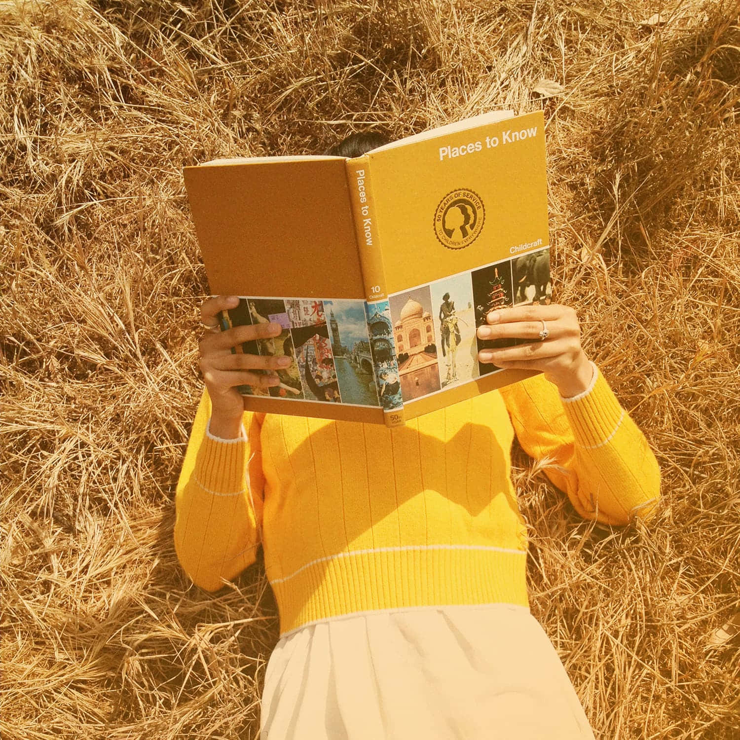 Жовта естетика читання книги Шпалери