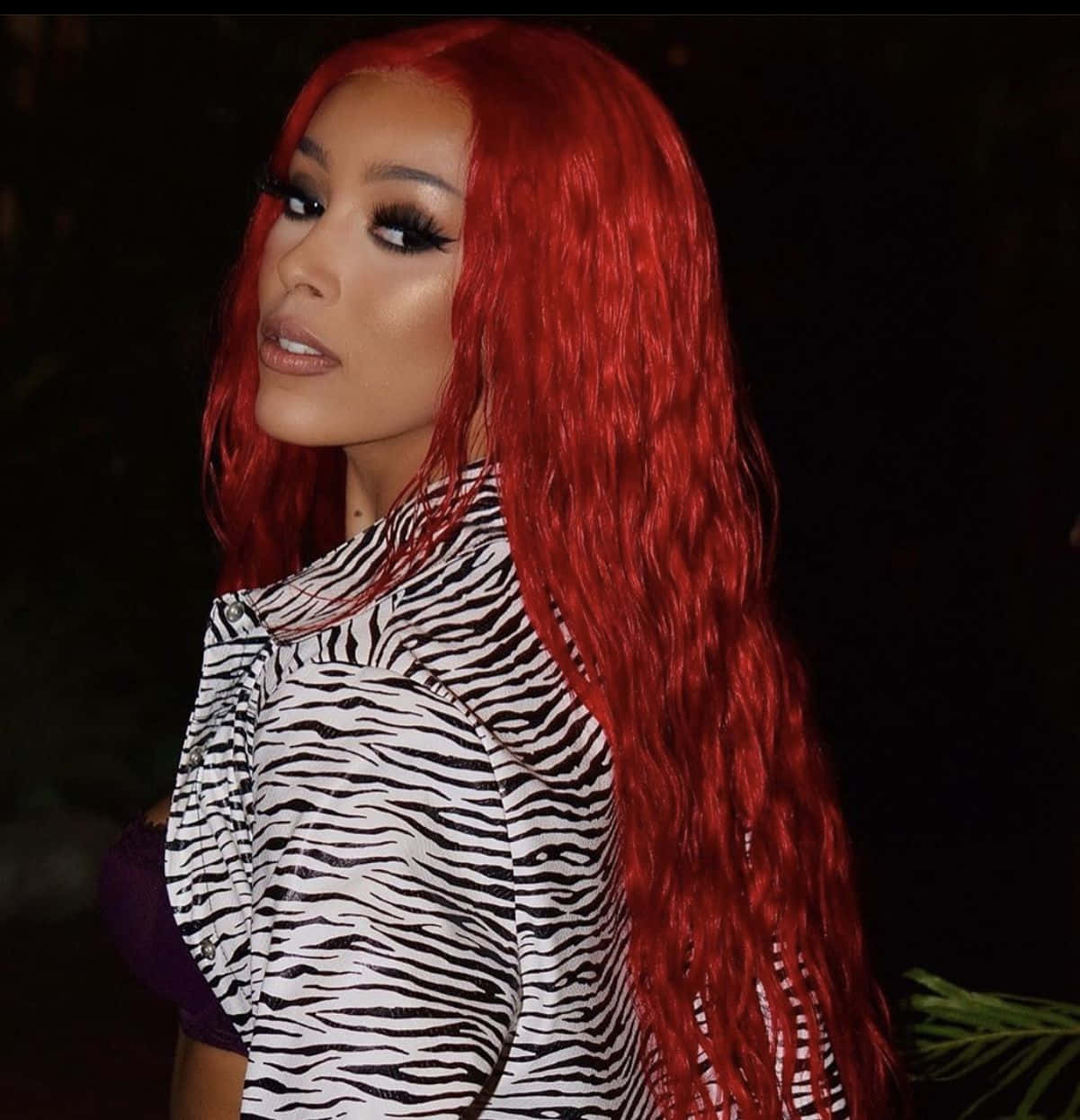 Змішуючи хіп-хоп із попом, Doja Cat прорвалася в мейнстрімні чарти. Шпалери
