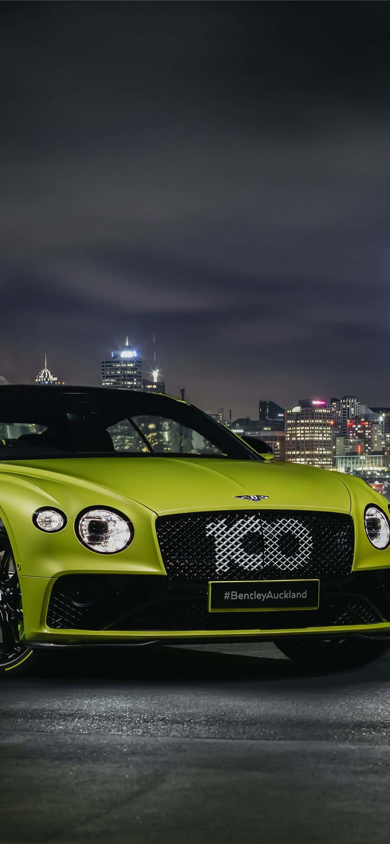 Классический стиль Bentley встречается с современными технологиями iPhone Xs Max Шпалери