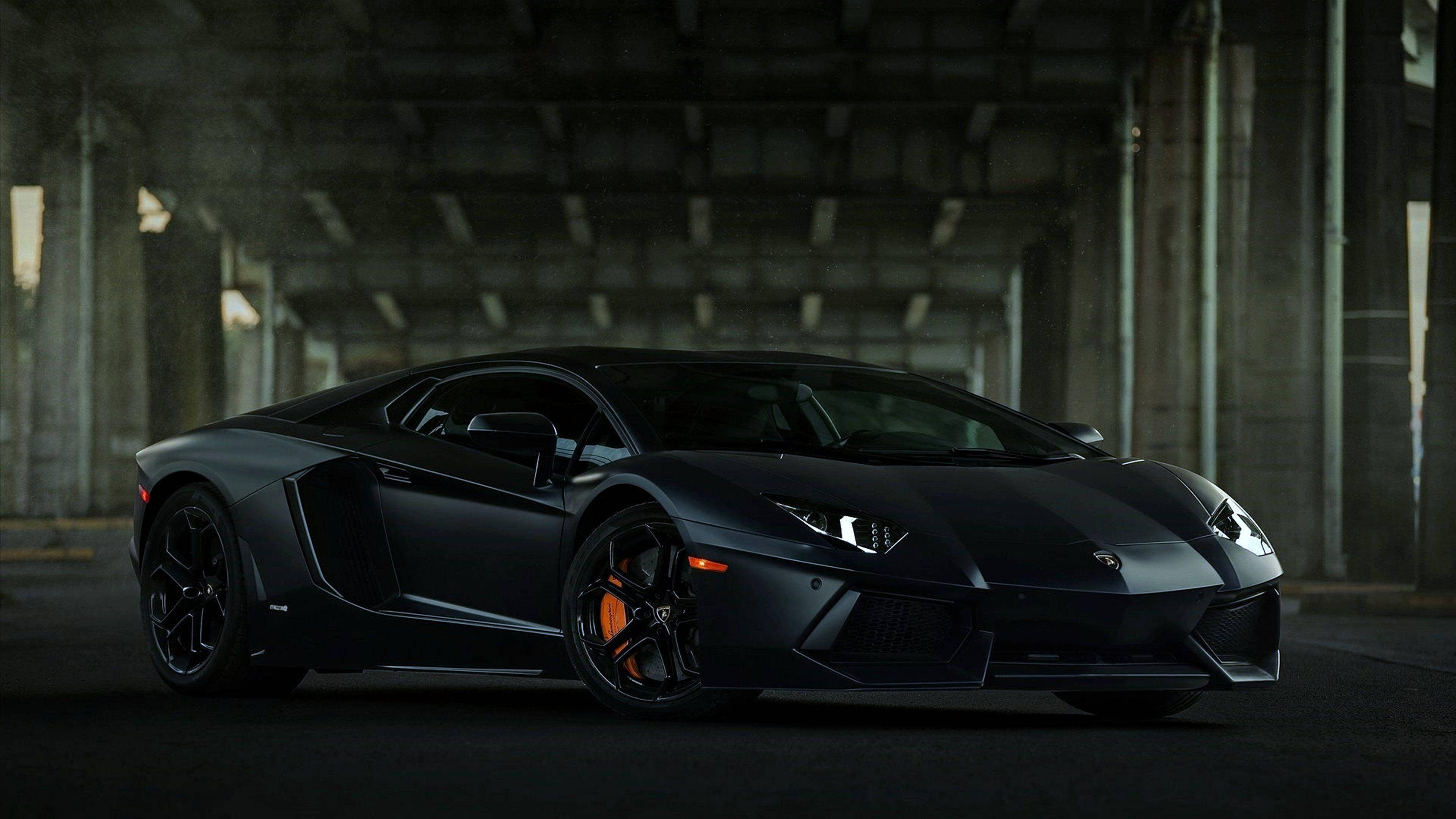 Круті розкішні авто: чорний Lamborghini Шпалери