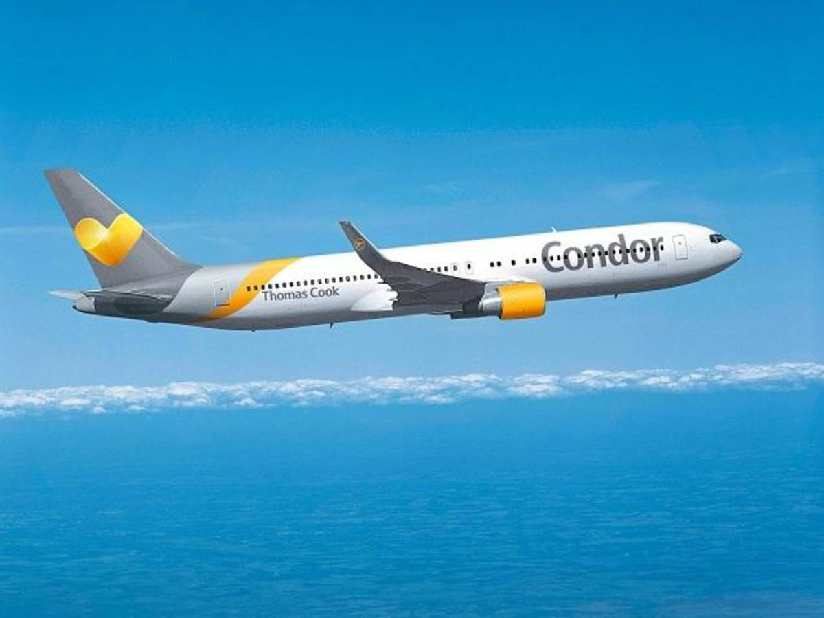 Літак Condor Airlines над океаном Шпалери