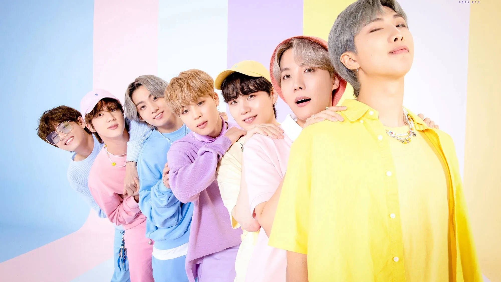 Мила група BTS у пастельних кольорах Шпалери